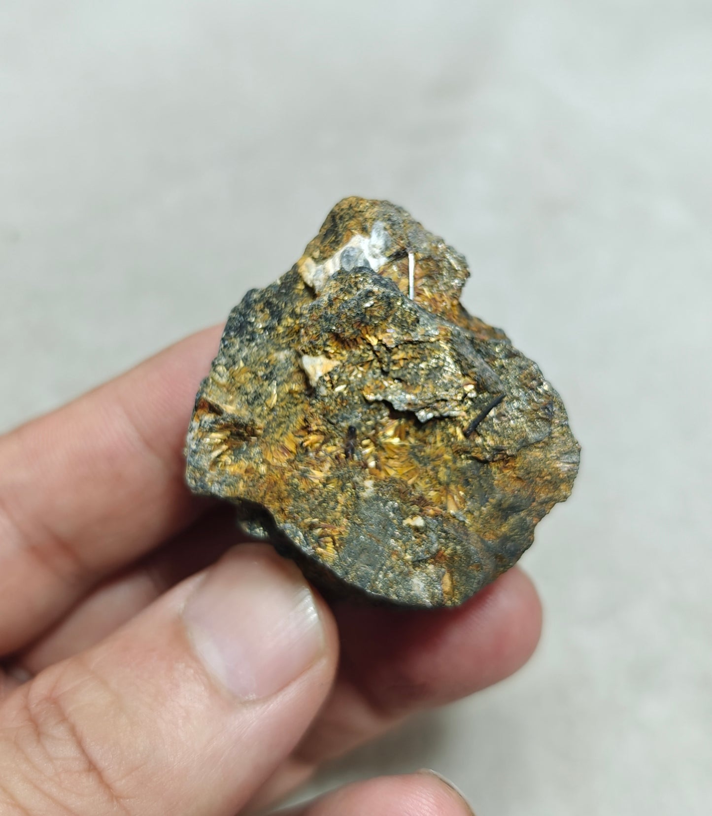 Rutiles on hematite 46 grams