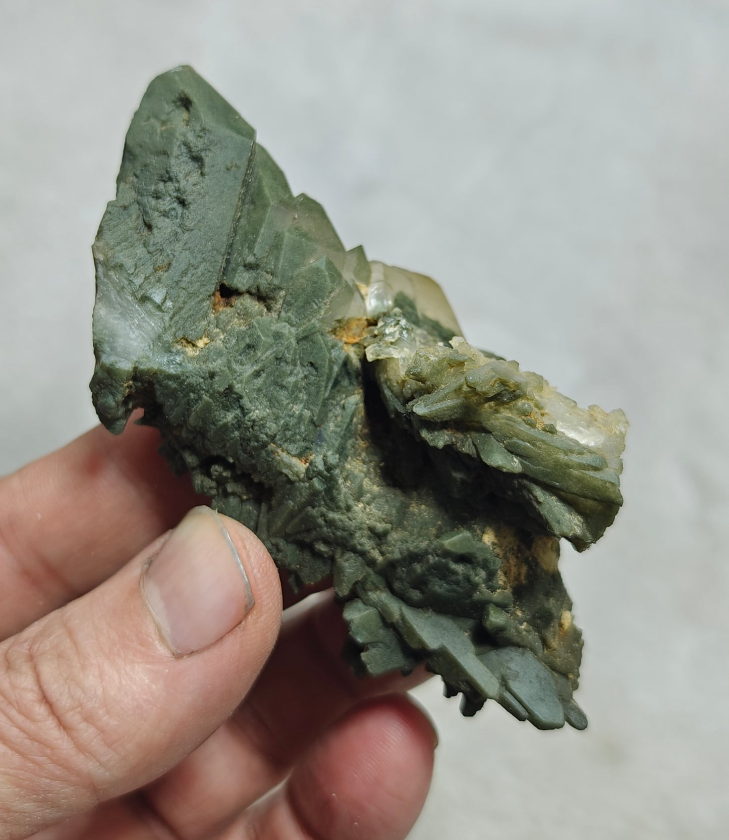 An Aesthetic Natural crystals cluster of beautifully terminated Chlorite Quartz 85 grams