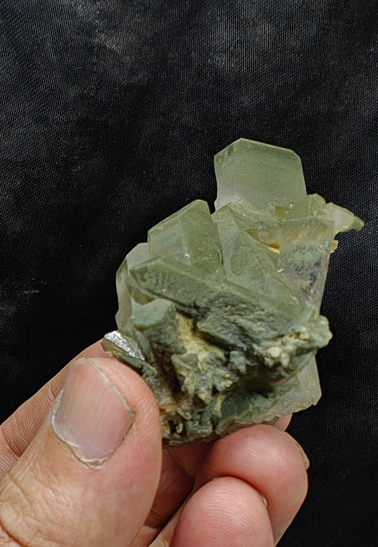 Natural terminated Chlorite Quartz cluster 67 grams