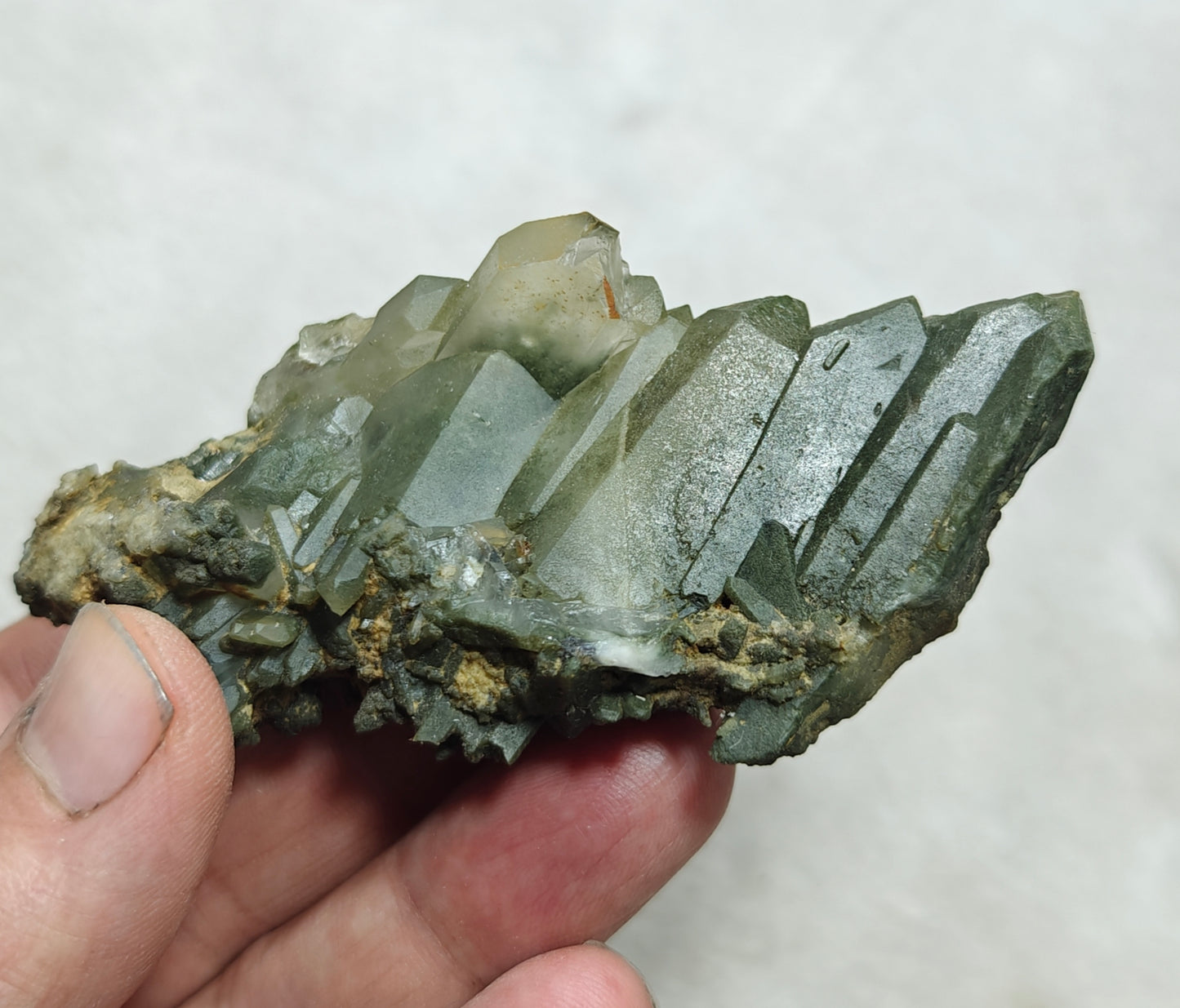 An Aesthetic Natural crystals cluster of beautifully terminated Chlorite Quartz 85 grams