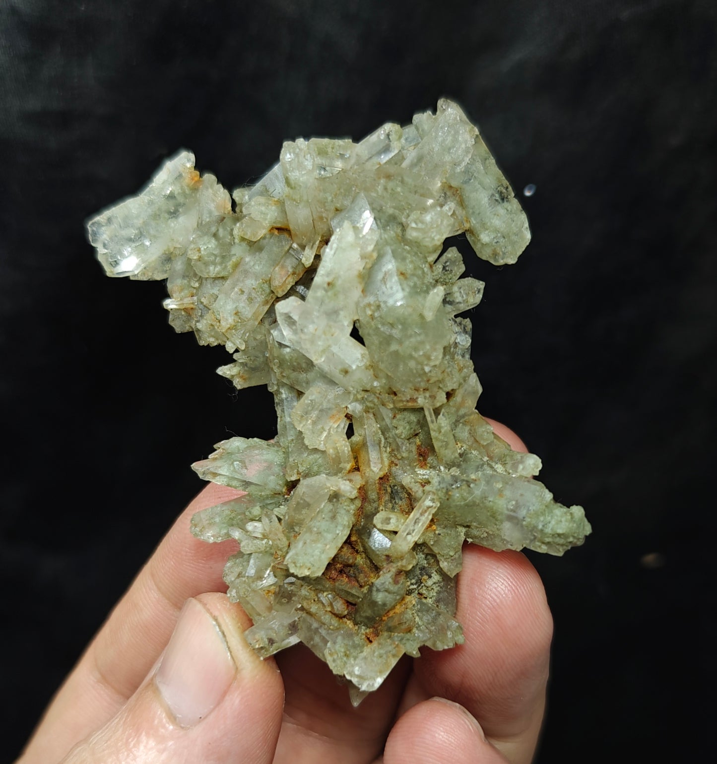 Chlorite Quartz crystals cluster 43 grams