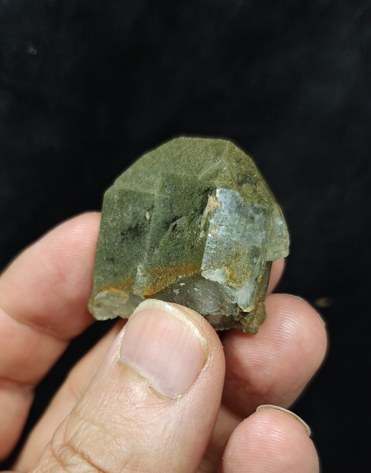 Natural chlorite quartz crystal 24 geams
