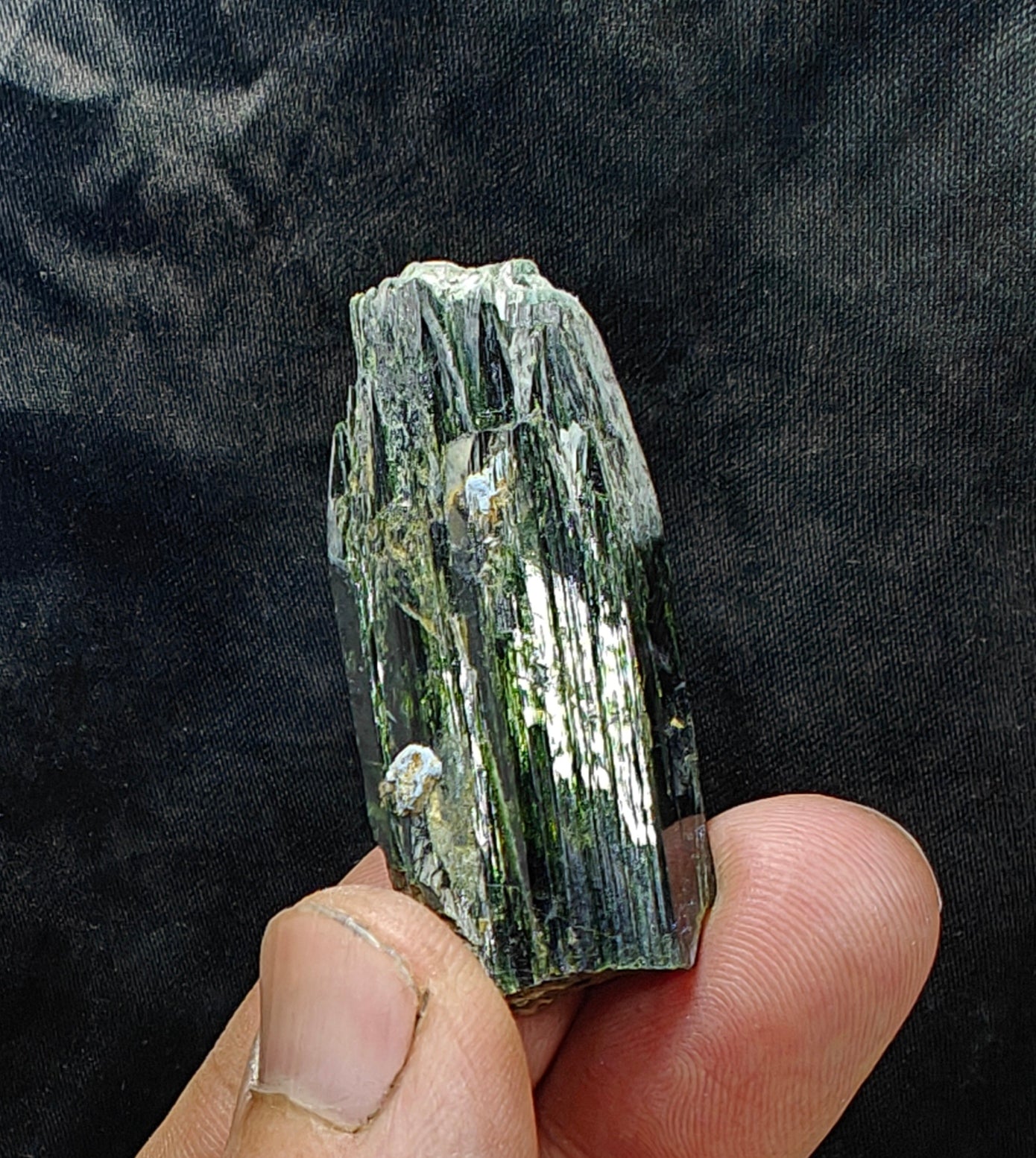 Natural aegirine crystal 21 grams
