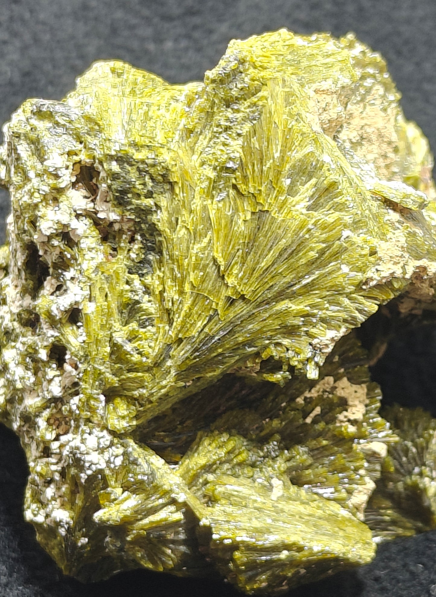 Natural Epidote cluster spray like formation 342 grams