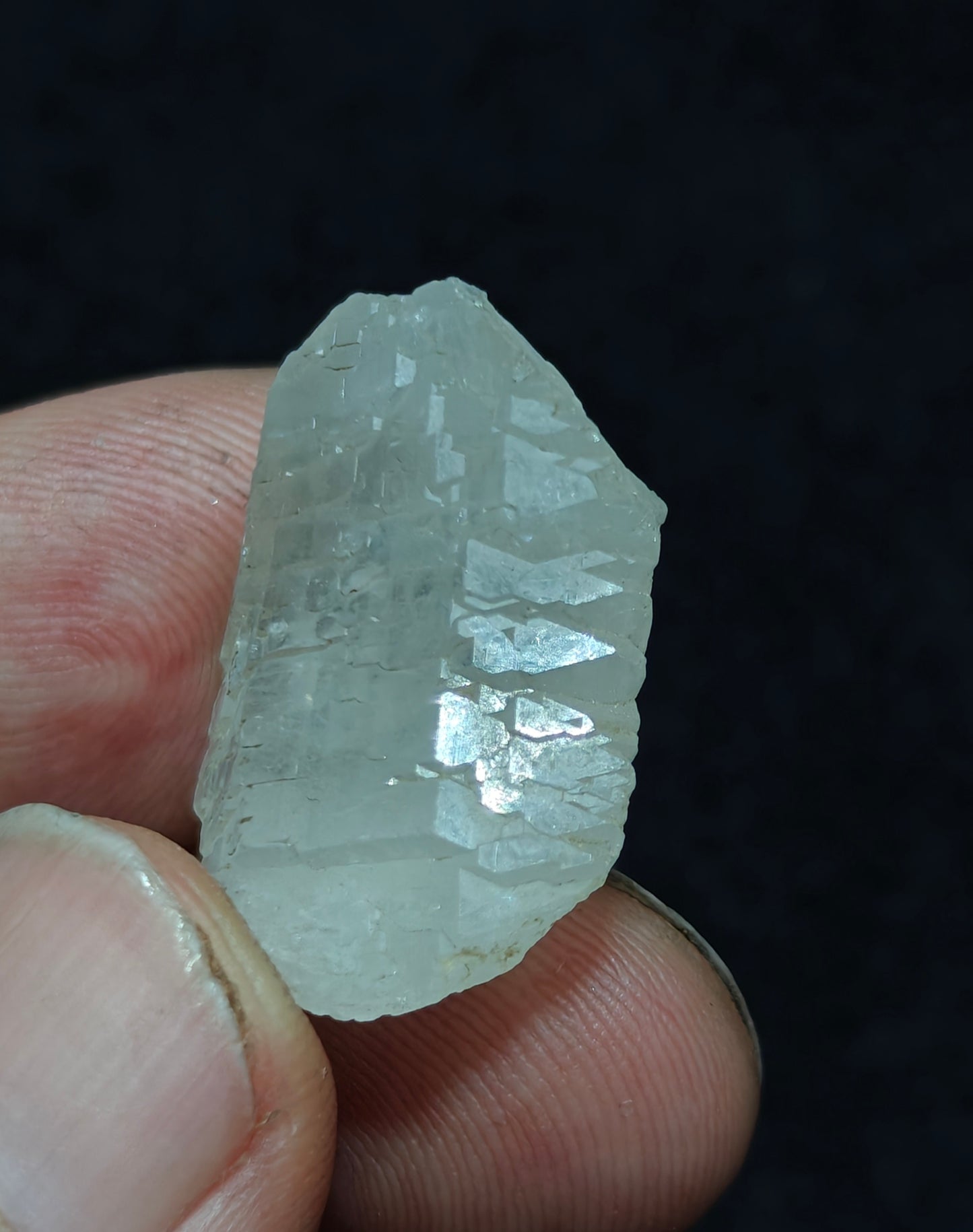 Natural gwindel quartz crystal 9 grams