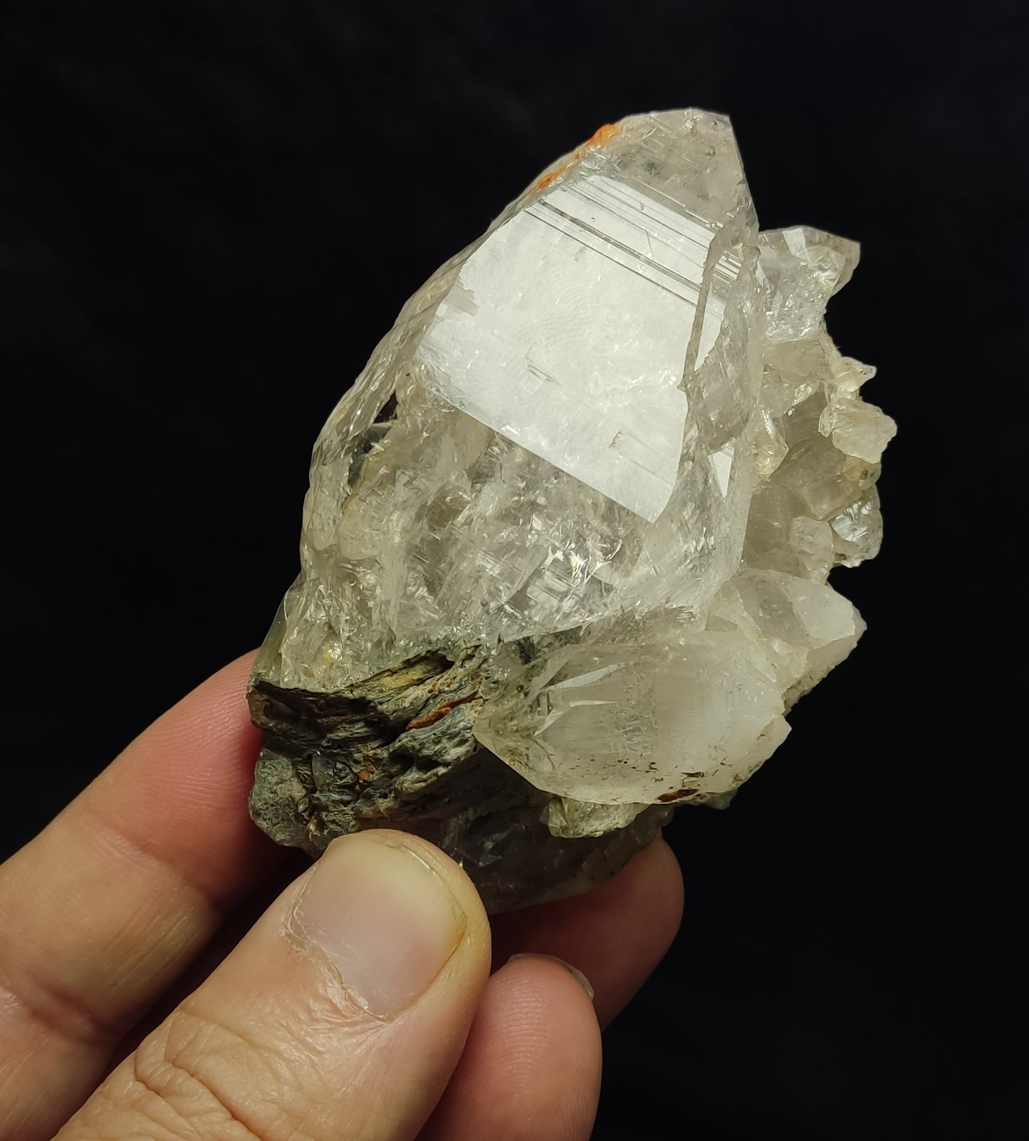 Natural terminated Quartz Crystal Specimen 219 grams