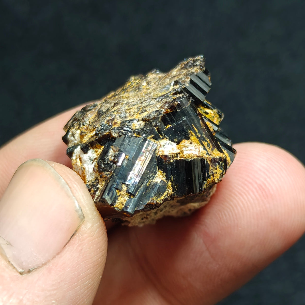 Vesuvianite on matrix 19 grams