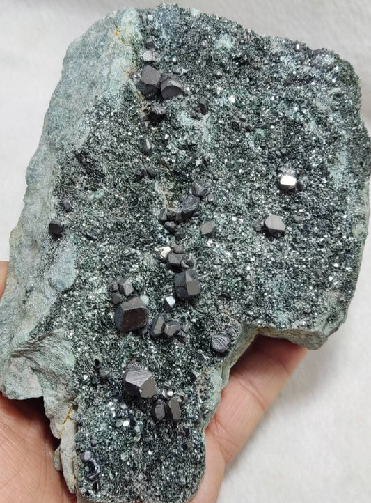 Magnetite crystals on matrix with clinochlore 1265 grams