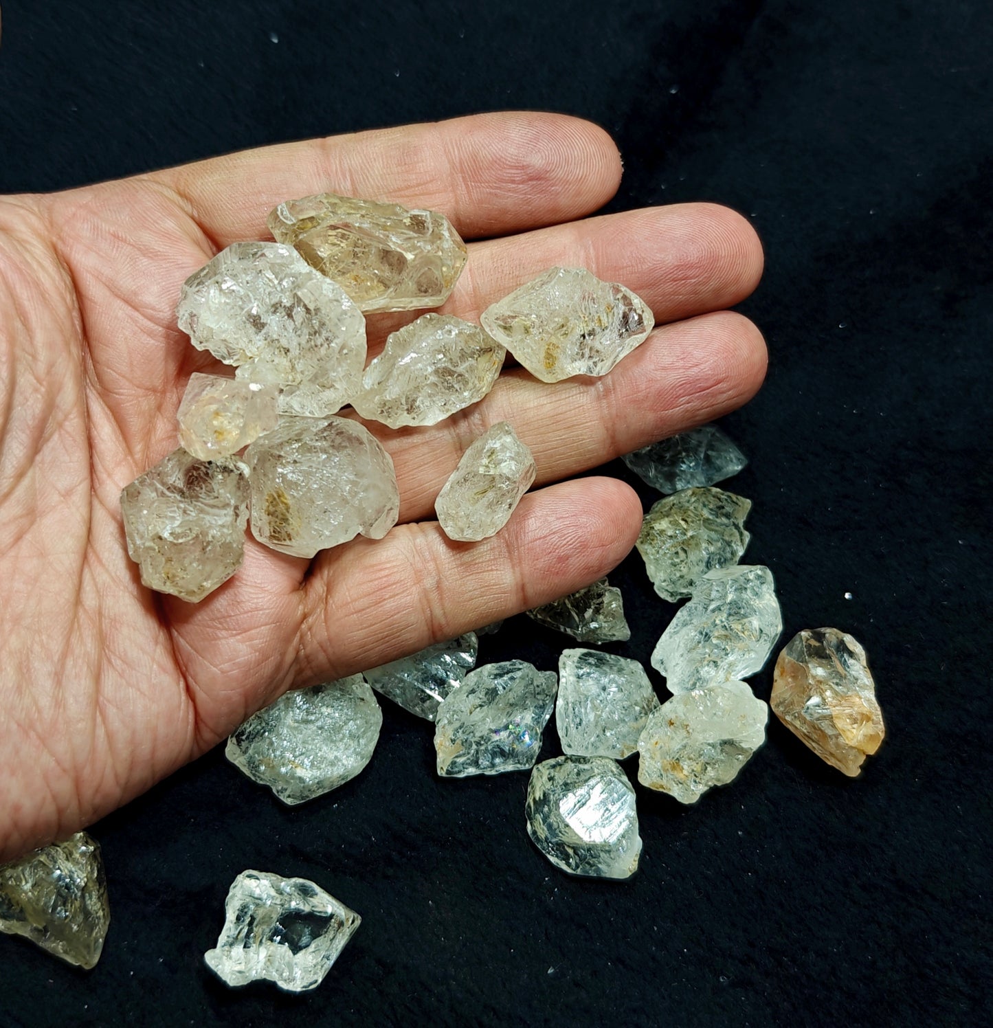 Fluorescent diamond quartz collection 140 grams