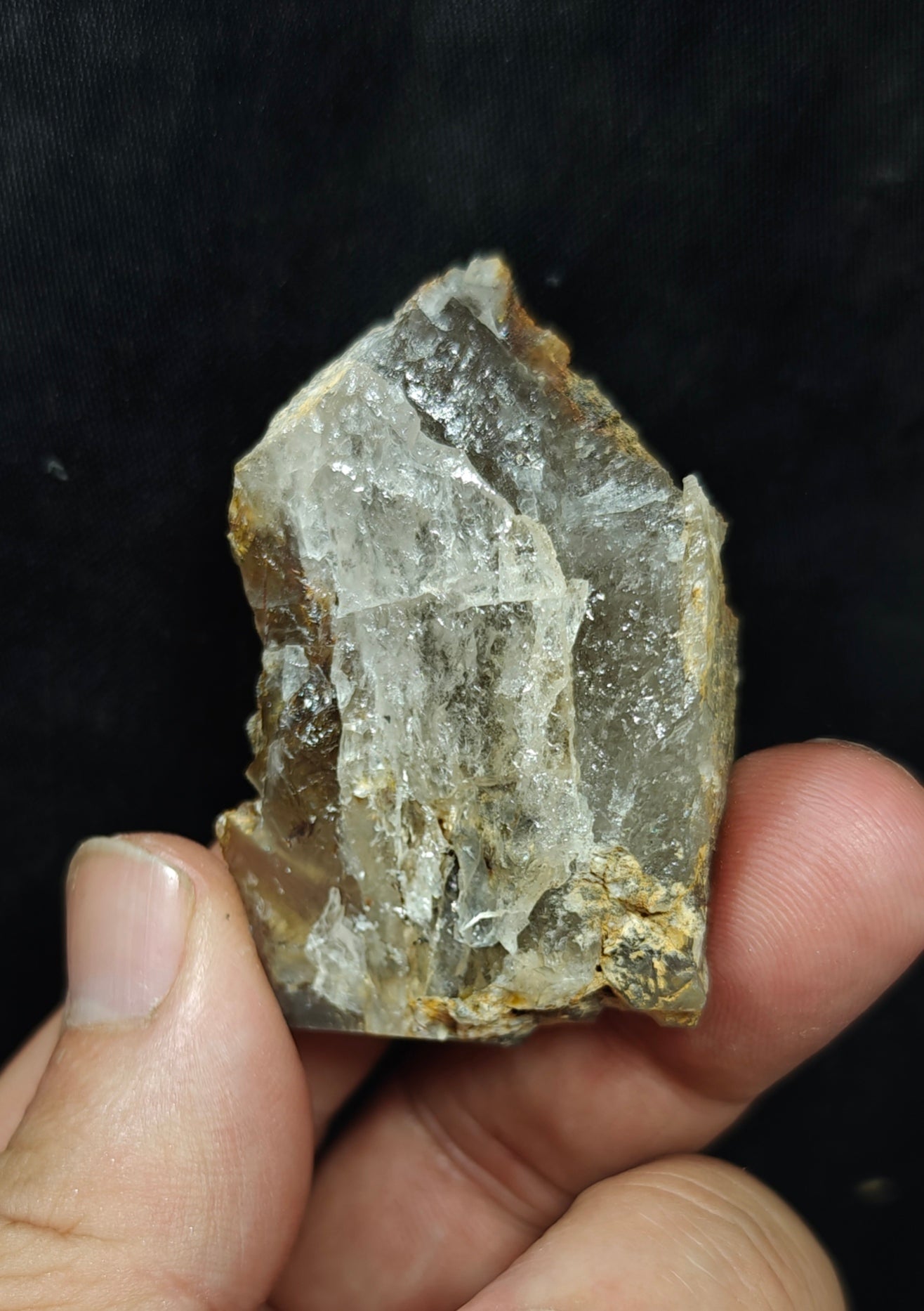 Rutiles on quartz 46 grams