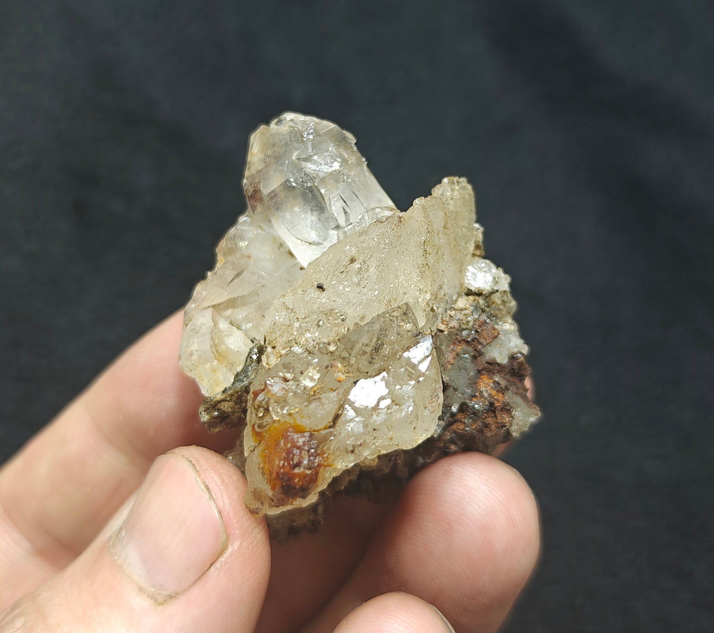 Natural Quartz with siderite 41 grams