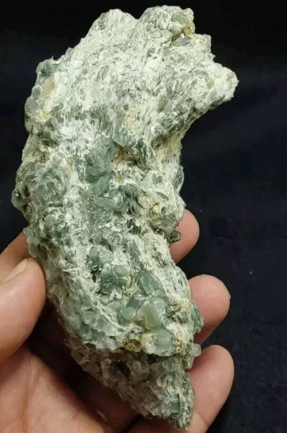 Periclene Albite with byss-olite inclusions 318 grams