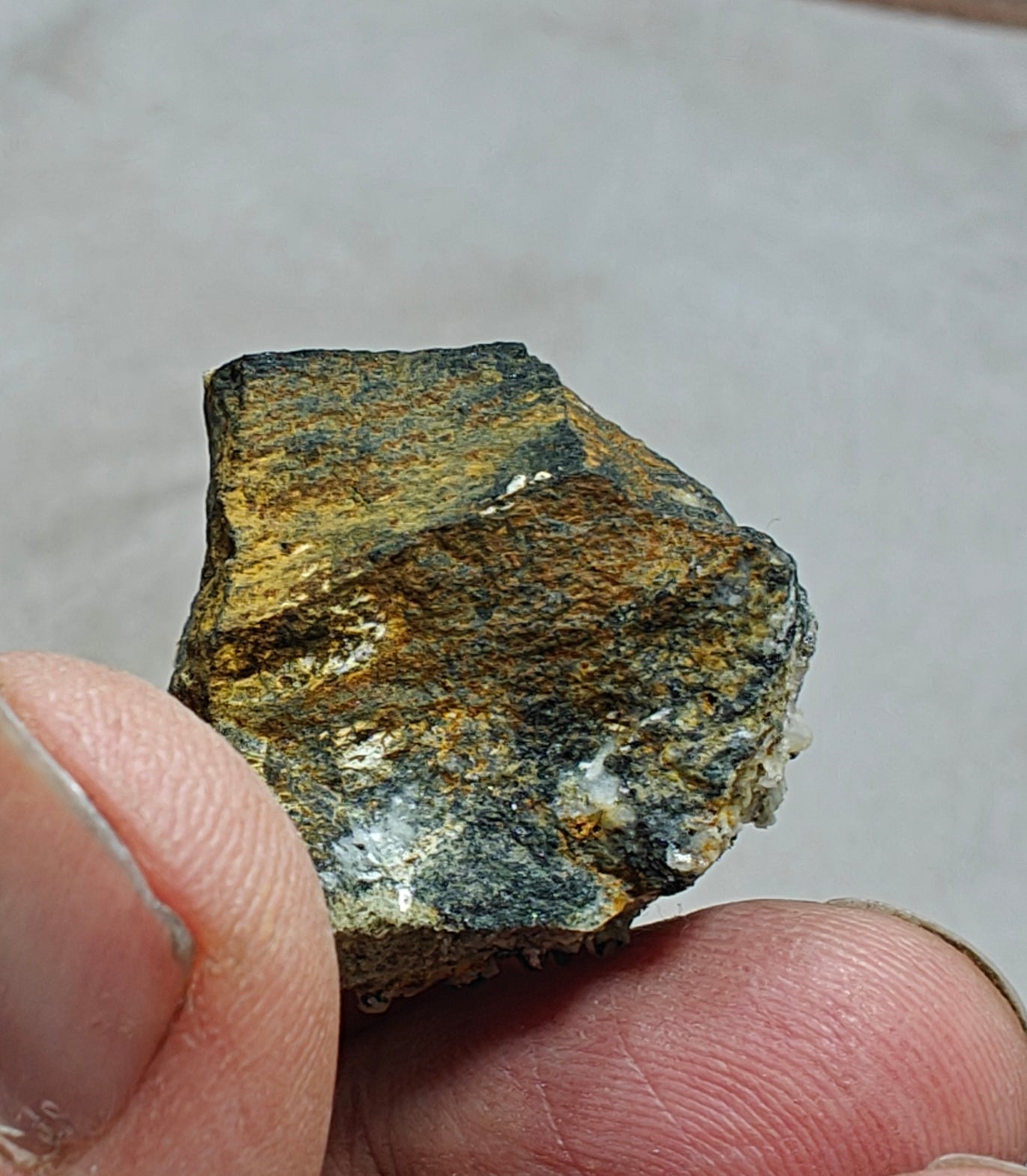 Titanite sphene with actinolite or possibly aegirine on matrix 23 grams
