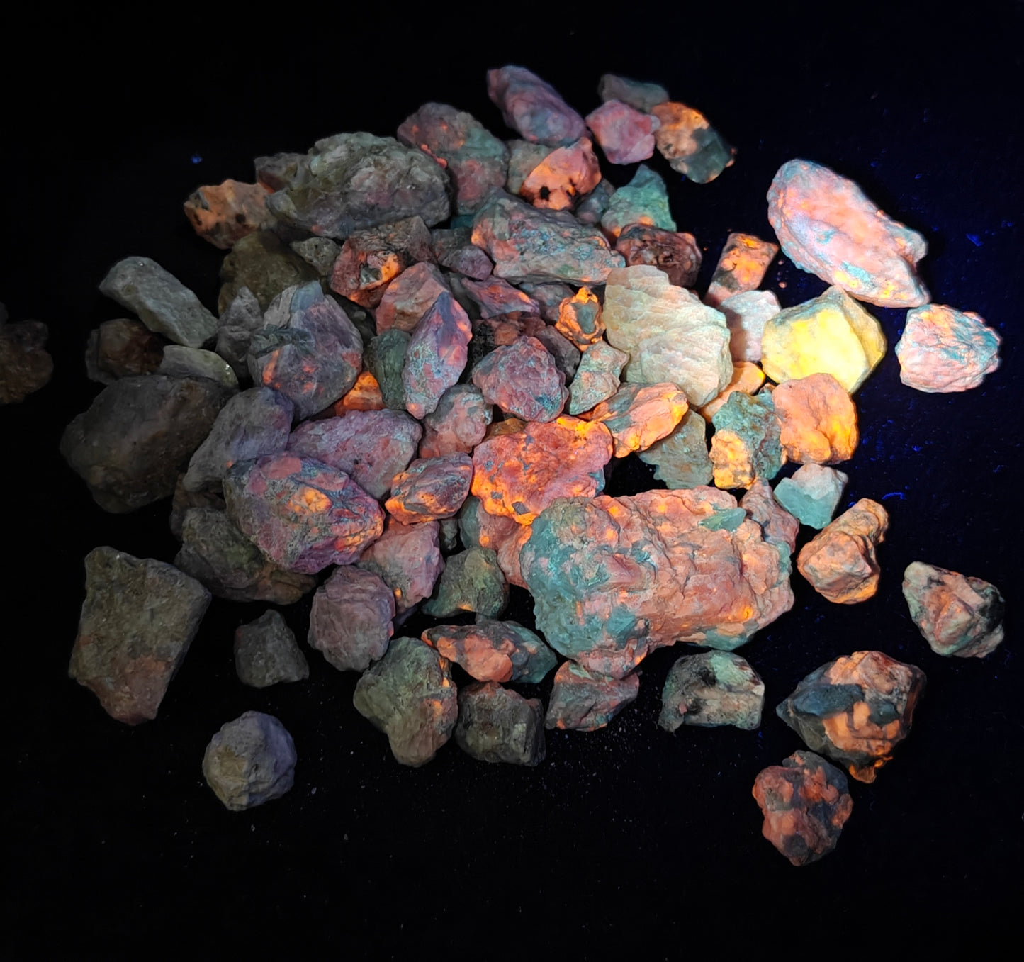 Rough Hackmanite/winchite Lot 1200 grams