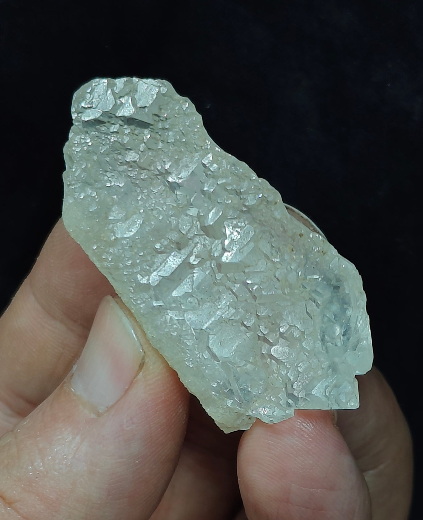 Natural gwindel quartz crystal 22 grams