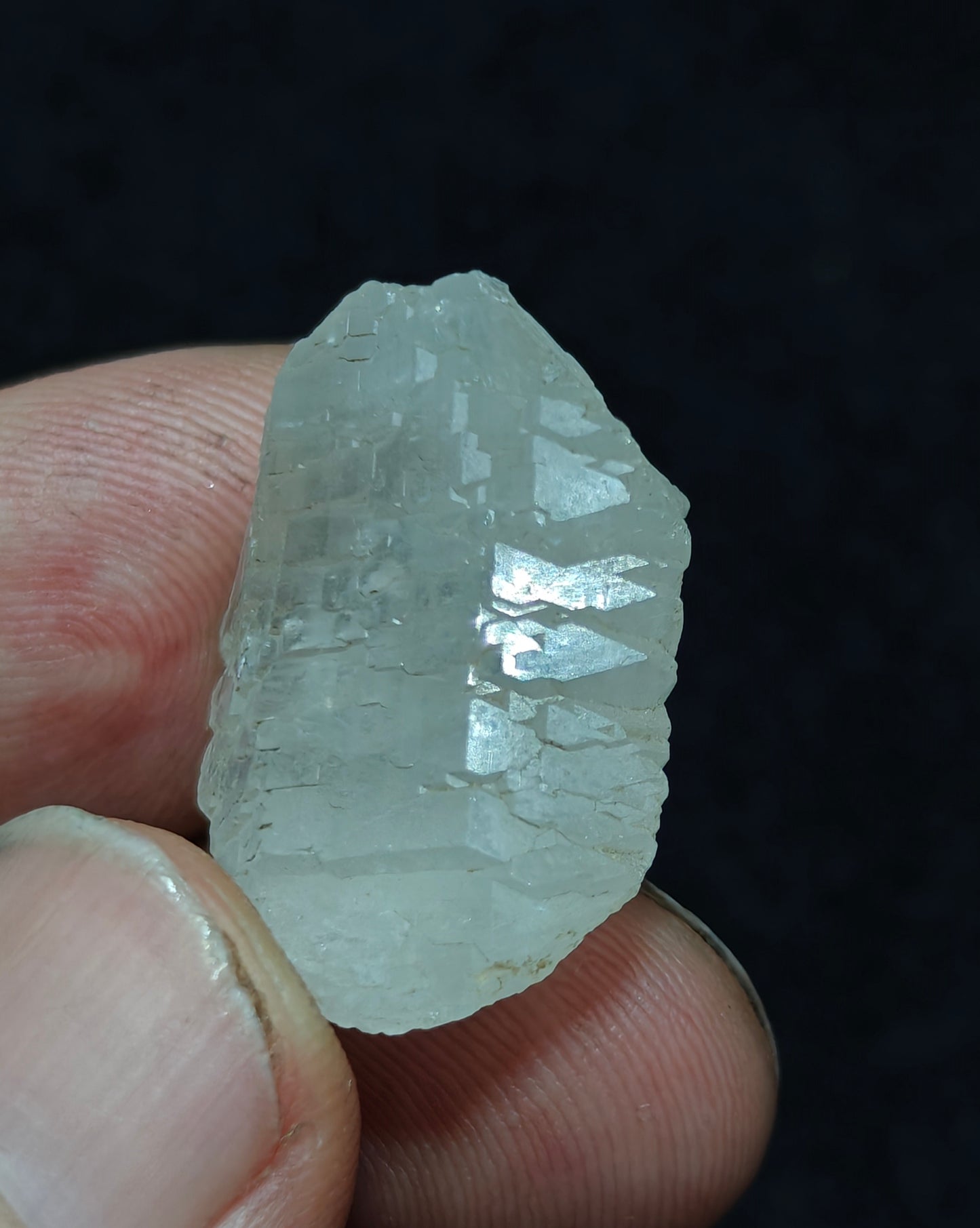 Natural gwindel quartz crystal 9 grams