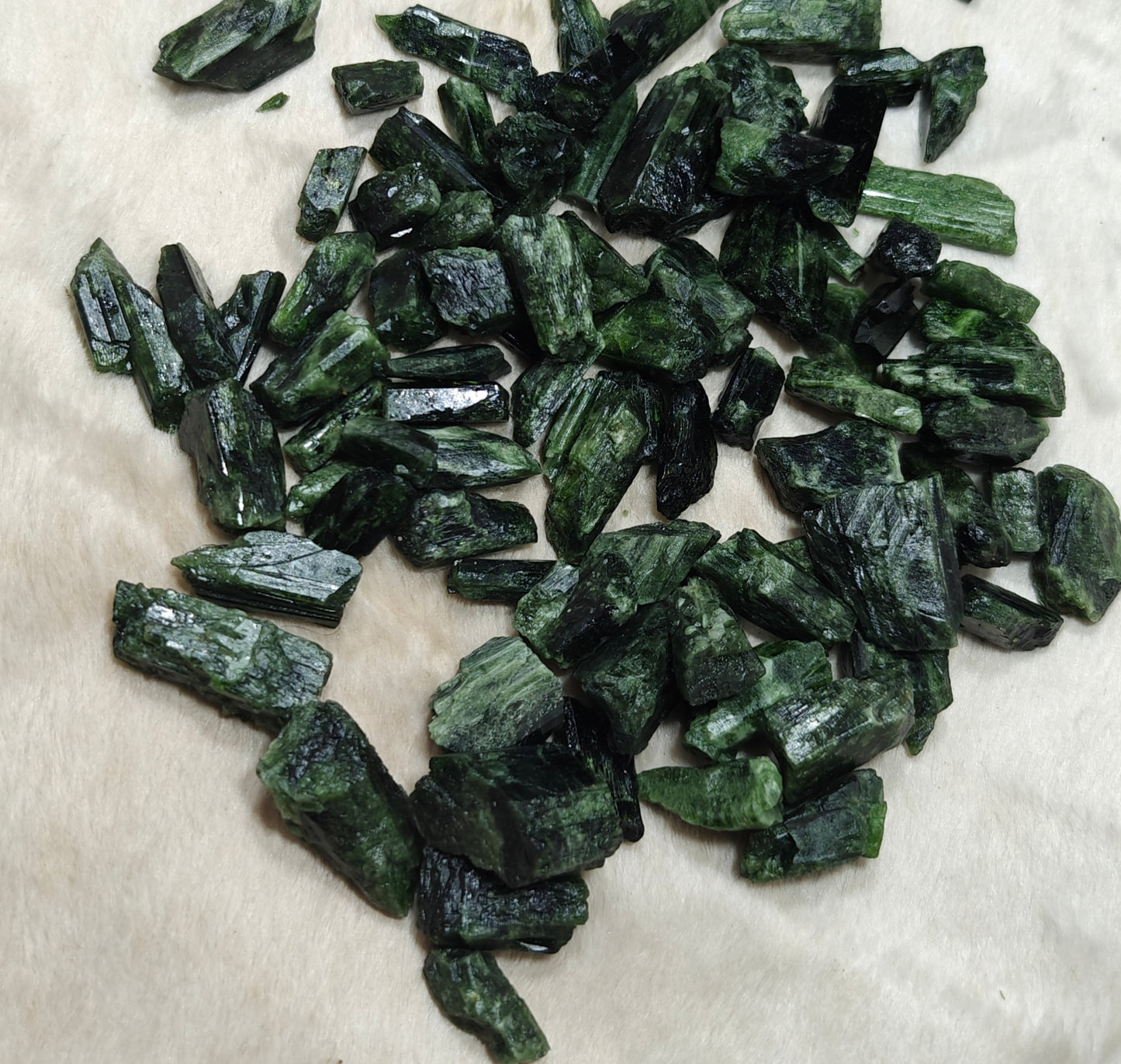 500 grams diopside crystals
