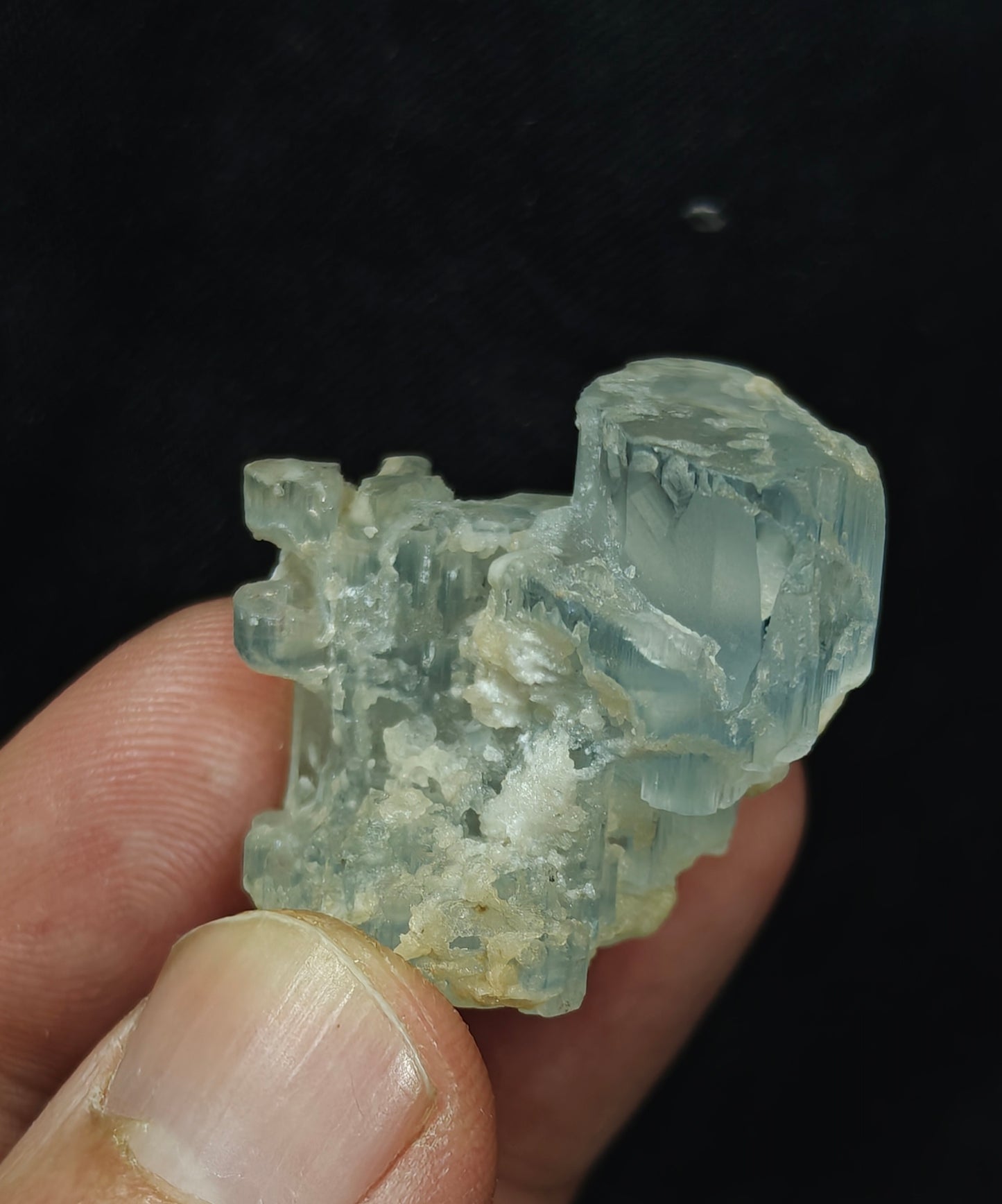 Etched Aquamarine floater Crystal 21 grams