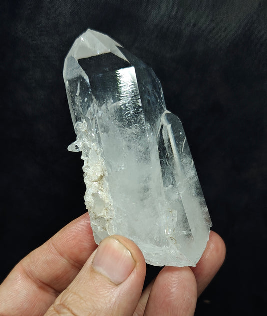 An amazing terminated twin Quartz Crystals specimen 142 grams
