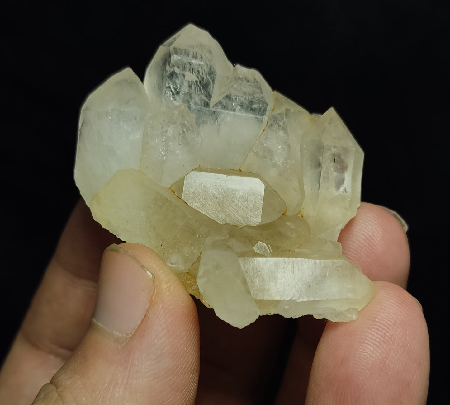 Natural terminated gwindel Quartz crystal 35 grams