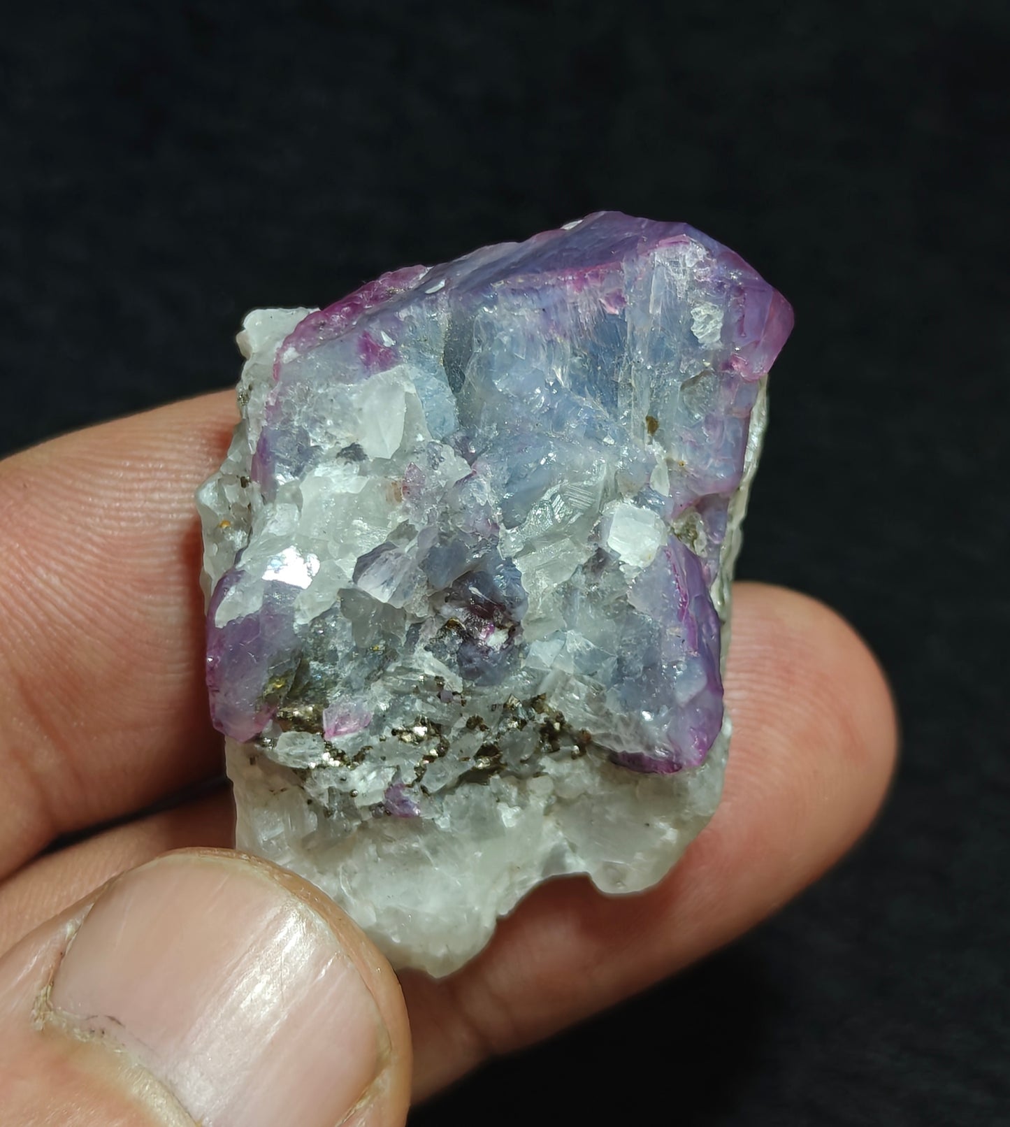 Natural corrundum on matrix 25 grams