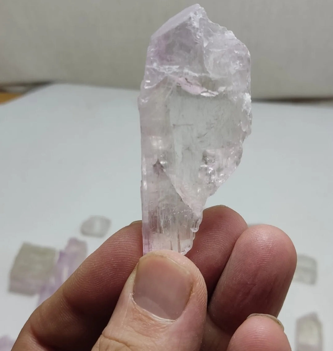 380 grams lot of rough Kunzite/spodumene