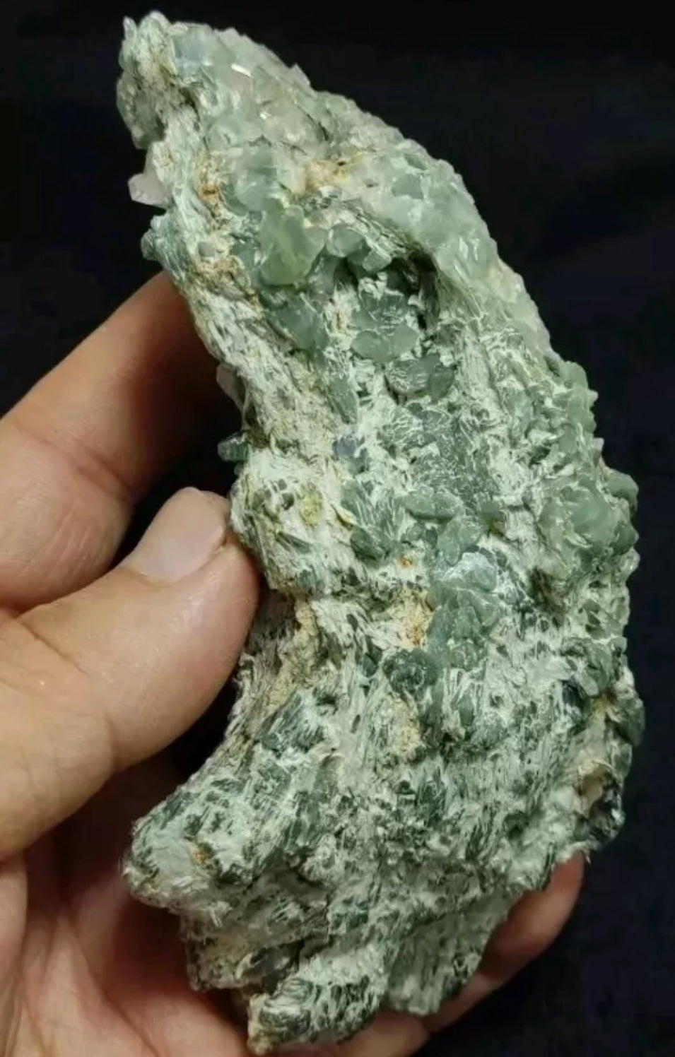 Periclene Albite with byss-olite inclusions 318 grams