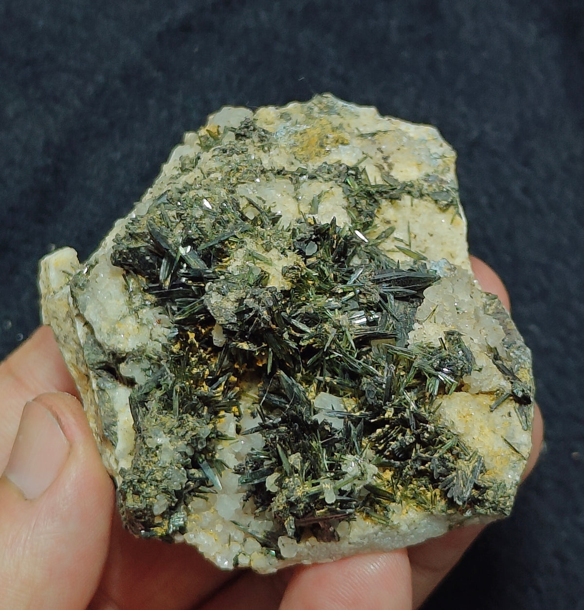 Aegirine crystals specimen 141 grams