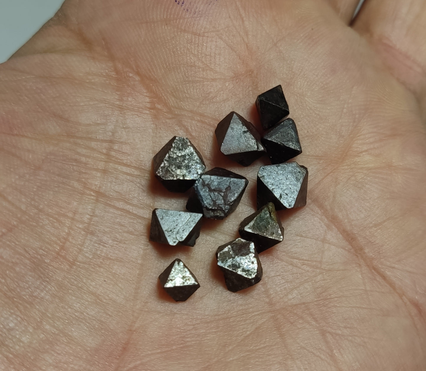 10 pieces octahedron magnetite crystals