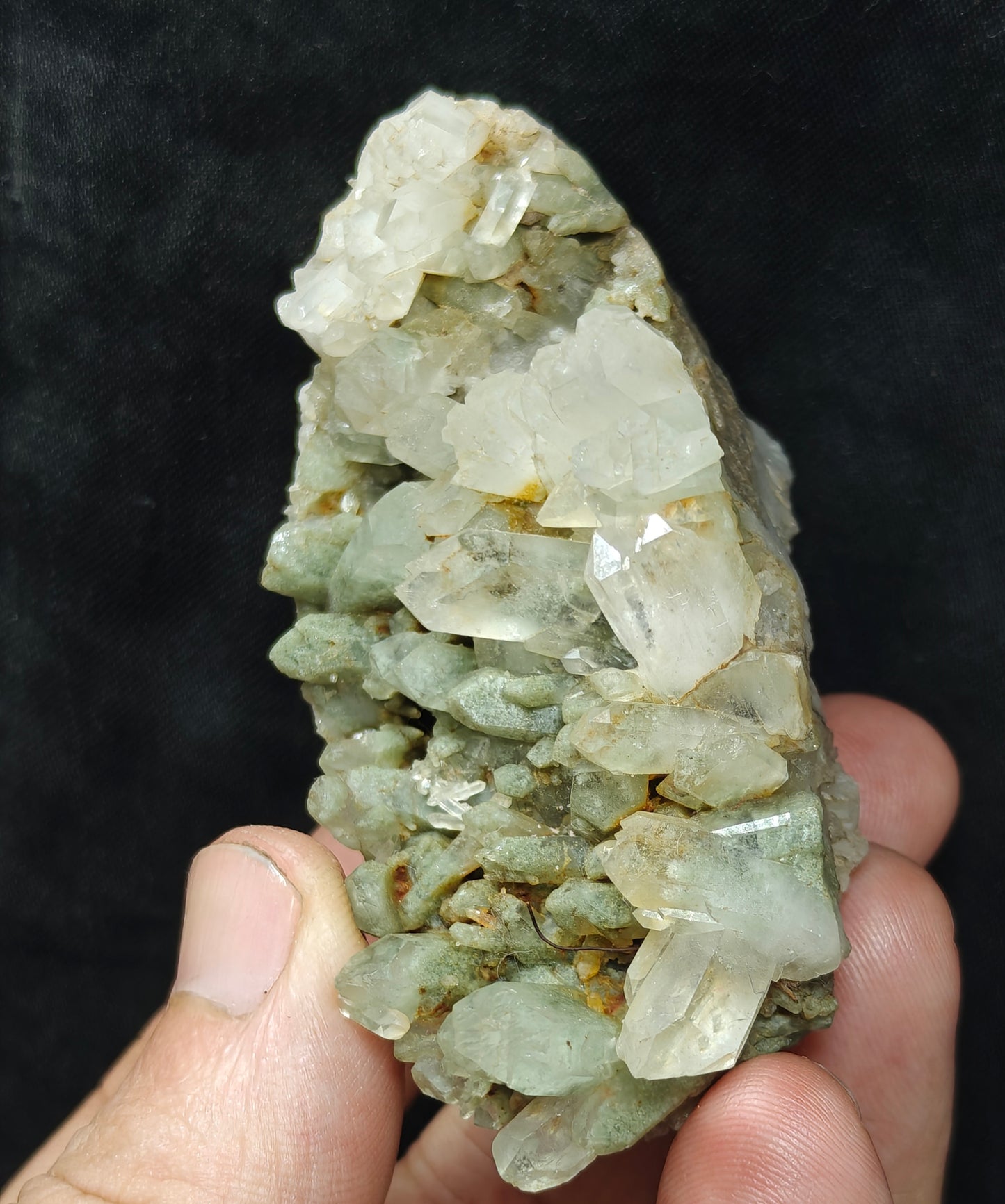 Natural terminated Chlorite Quartz crystals cluster 133 grams