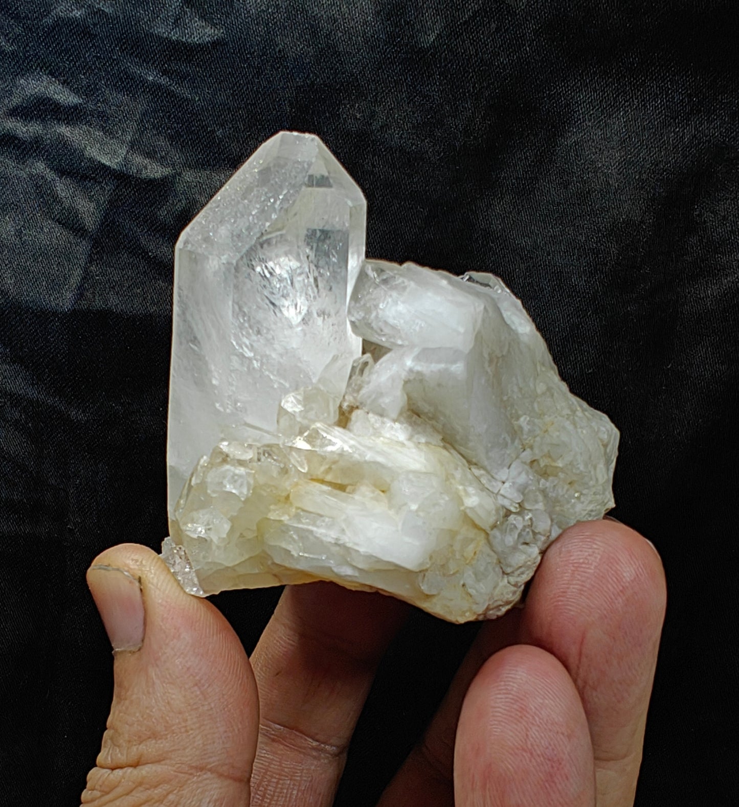 Natural quartz Crystals cluster 180 grams