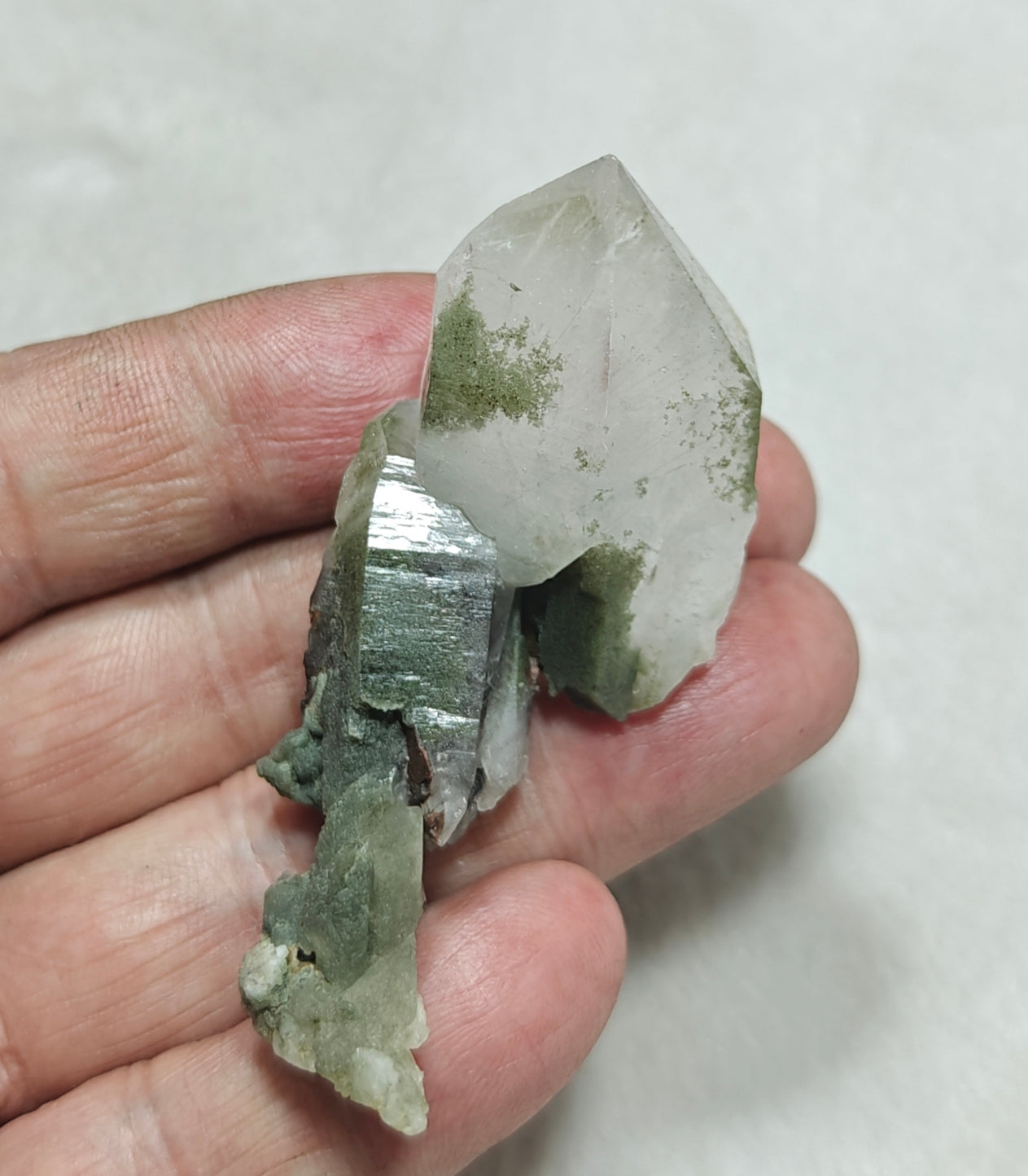Chlorite quartz with small brookite 41 grams