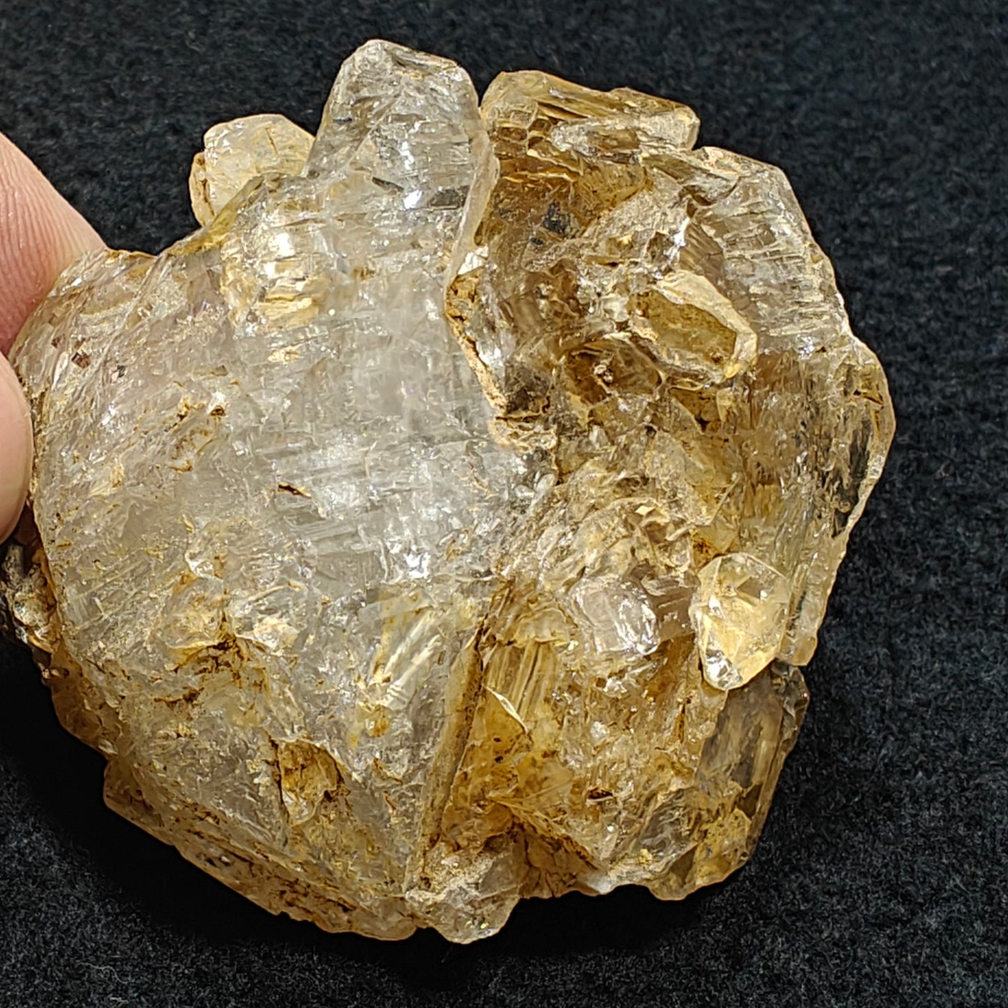 Natural window quartz fenster quartz crystal 111 grams