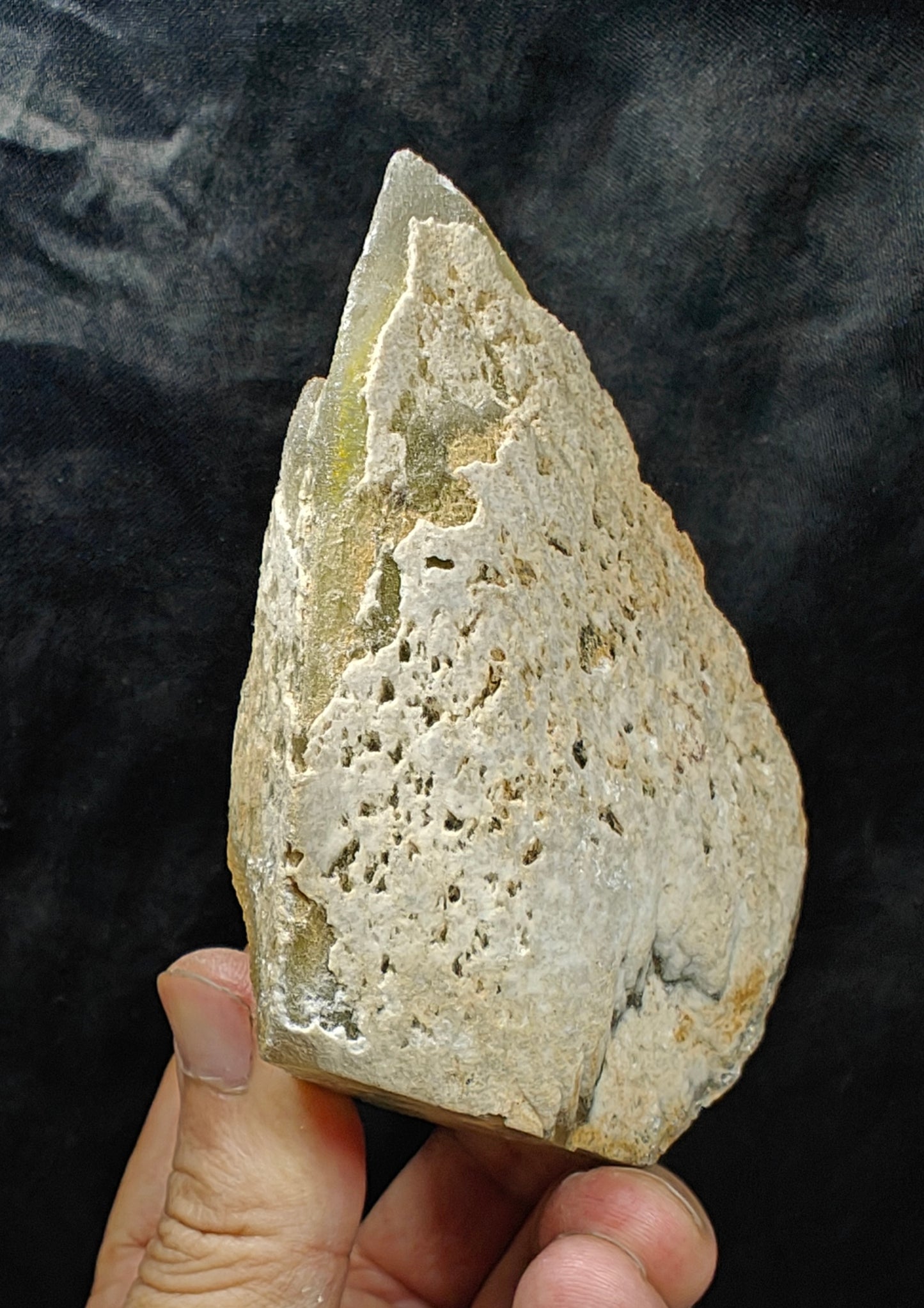 Single beautiful well terminated Dogteeth Calcite Crystal 406 grams