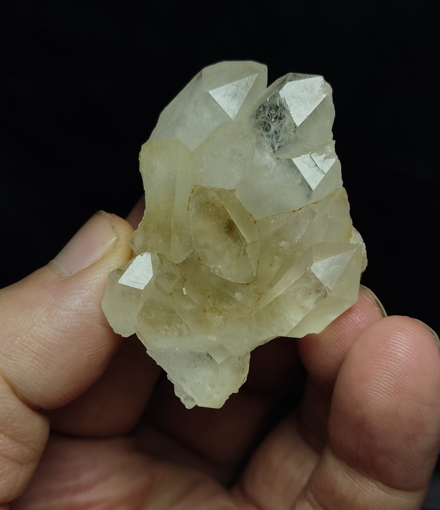 Natural terminated gwindel Quartz crystal 35 grams