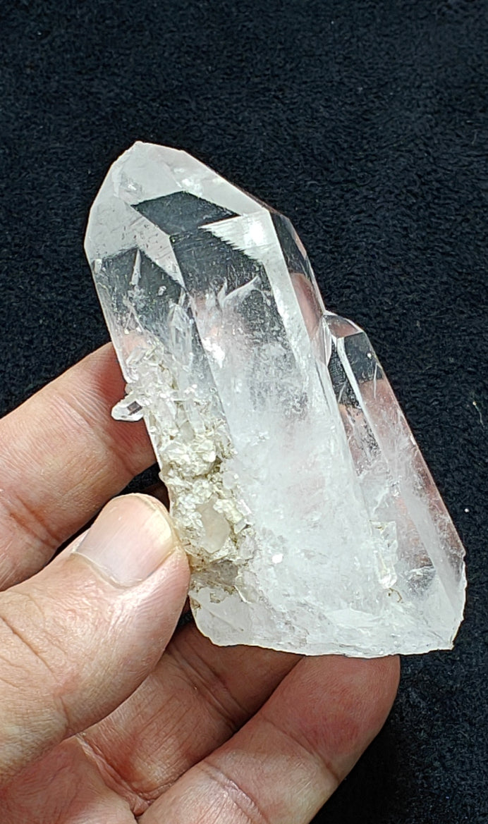 An amazing terminated twin Quartz Crystals specimen 142 grams