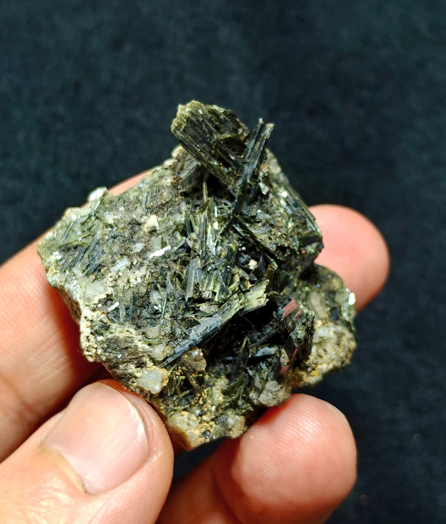 Natural Aegirine cluster 32 grams