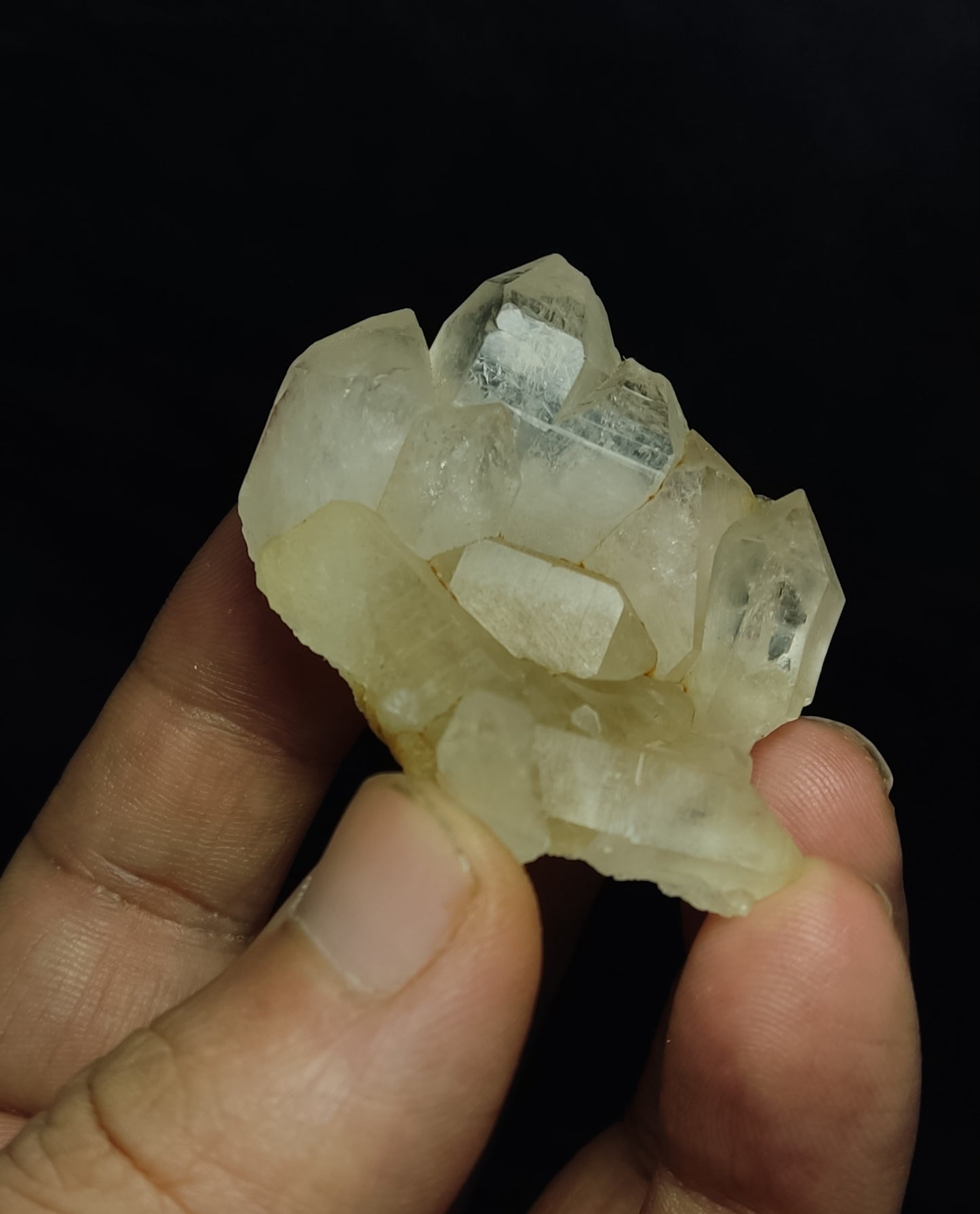 Natural terminated gwindel Quartz crystal 35 grams