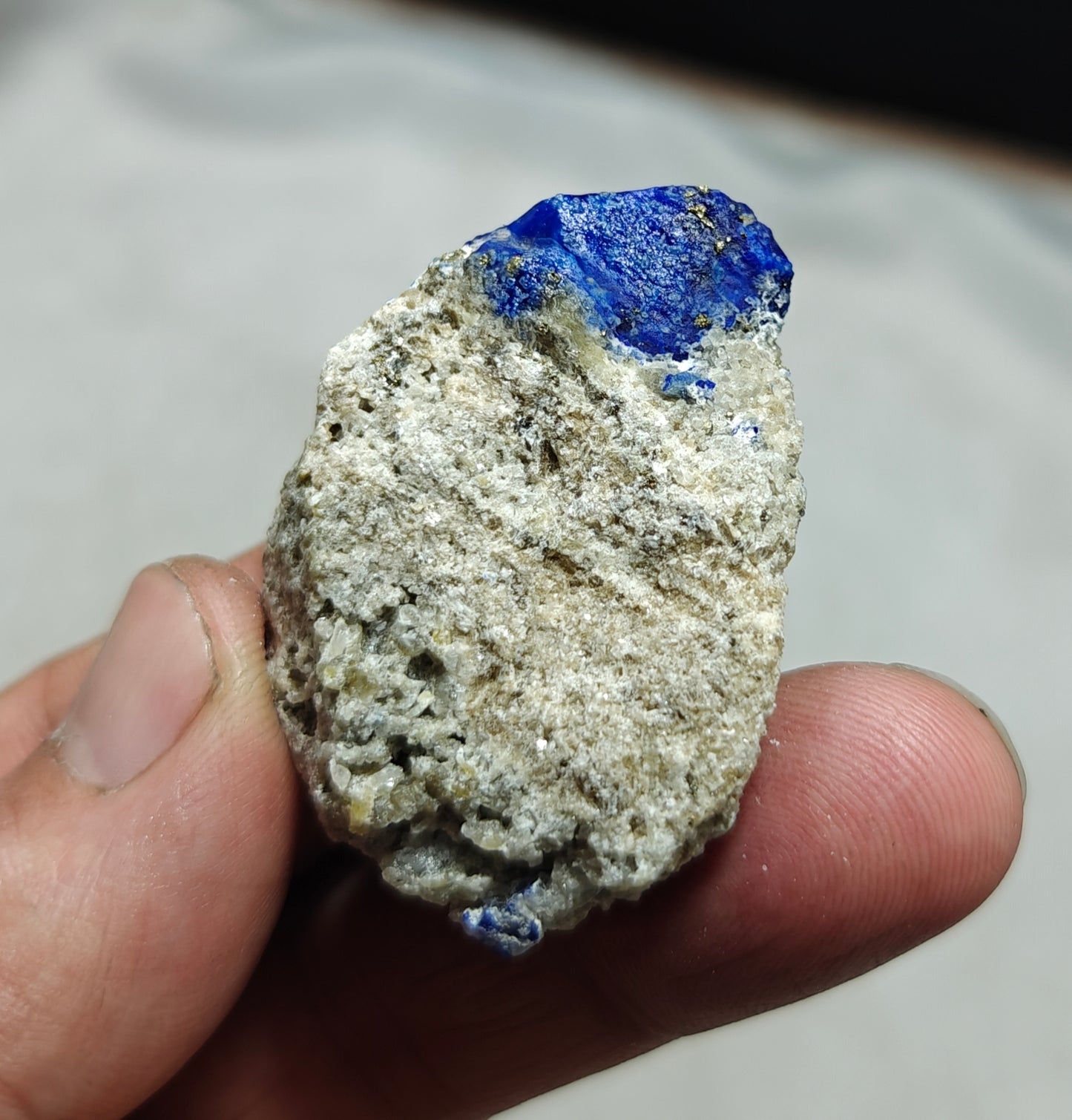 Amazing single Lazurite specimen on matrix 35 grams