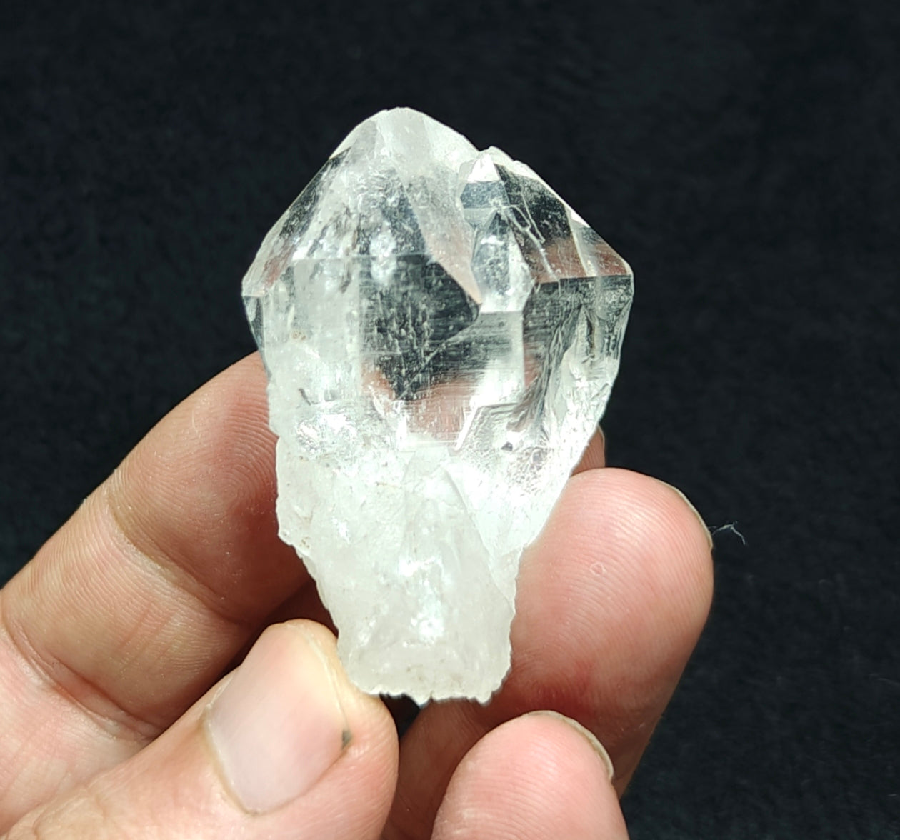 An amazing specimen of twin terminated clear Quartz Crystals 44 grams
