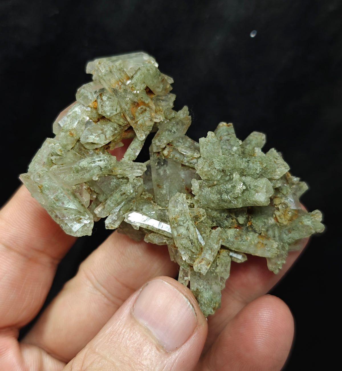 Chlorite Quartz crystals cluster 43 grams