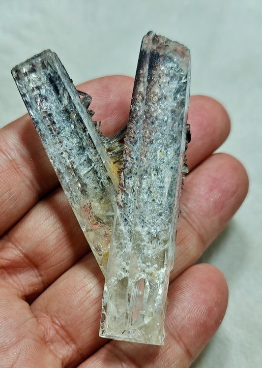 An amazing lodolite quartz twin crystals specimen 56 grams