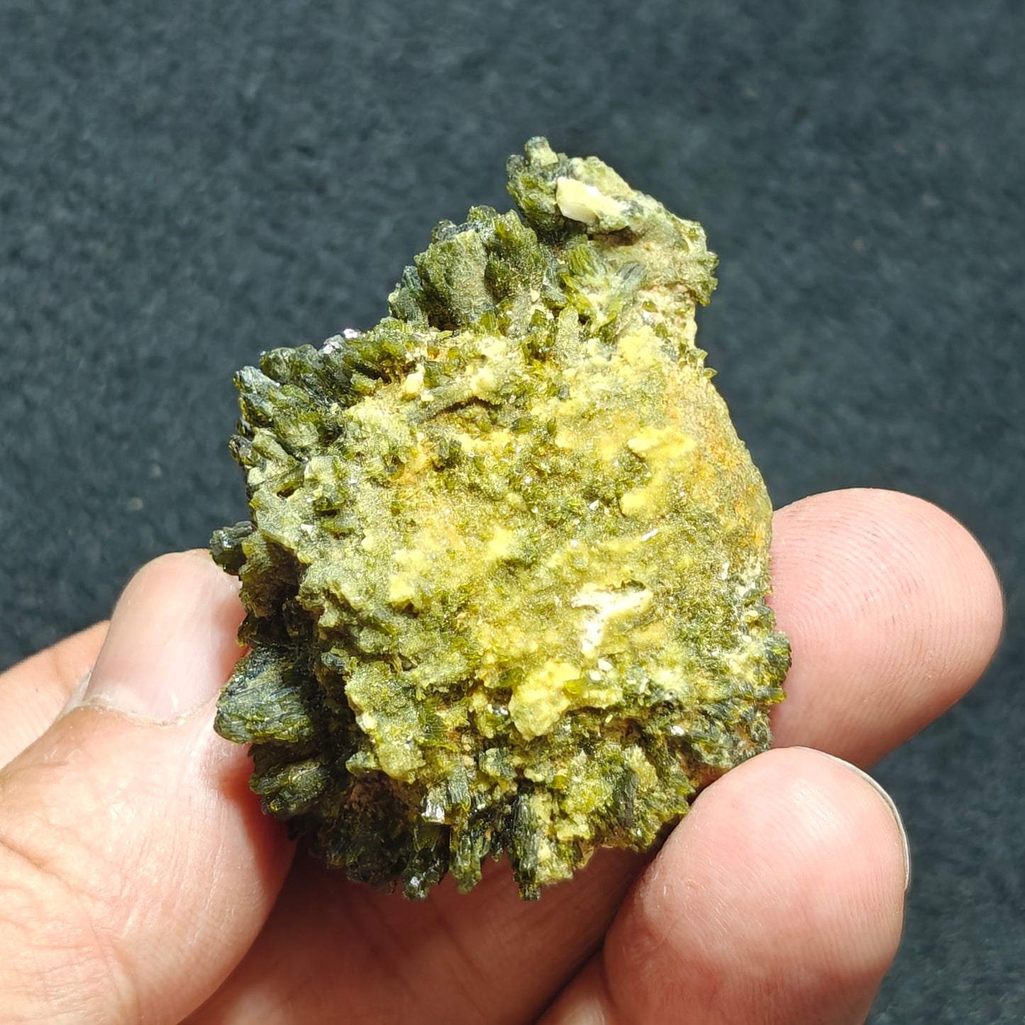 An amazing quartz and Epidote cluster with beautiful terminations 52 grams