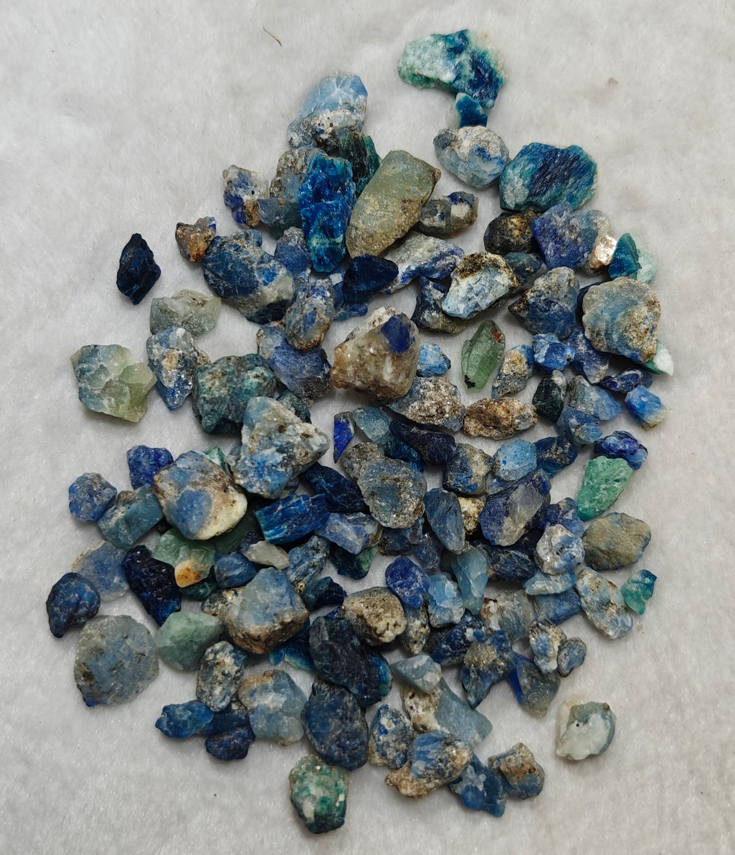 Fluorescent sodalite/Afghanite collection 110 grams