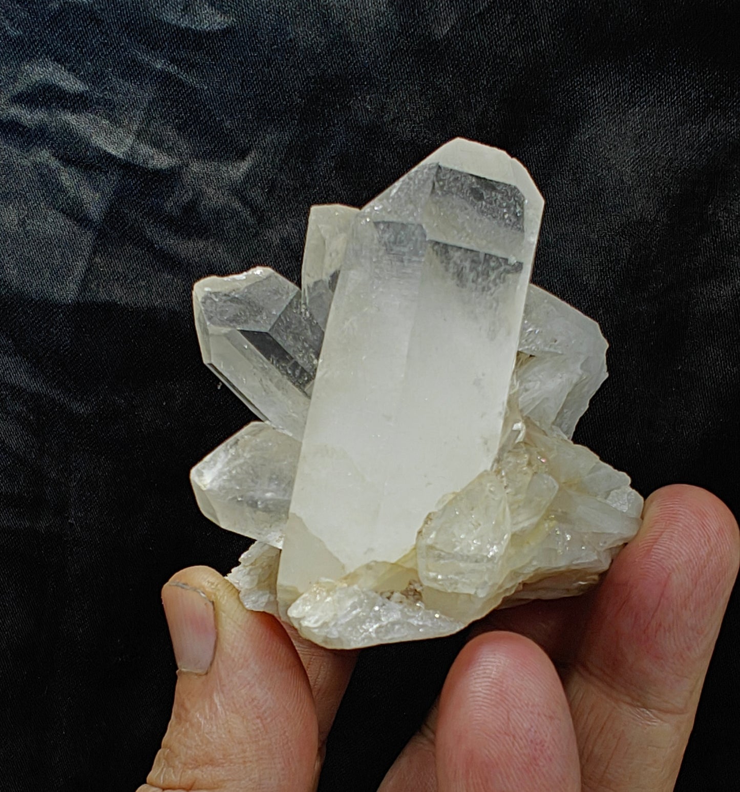 Natural quartz Crystals cluster 180 grams