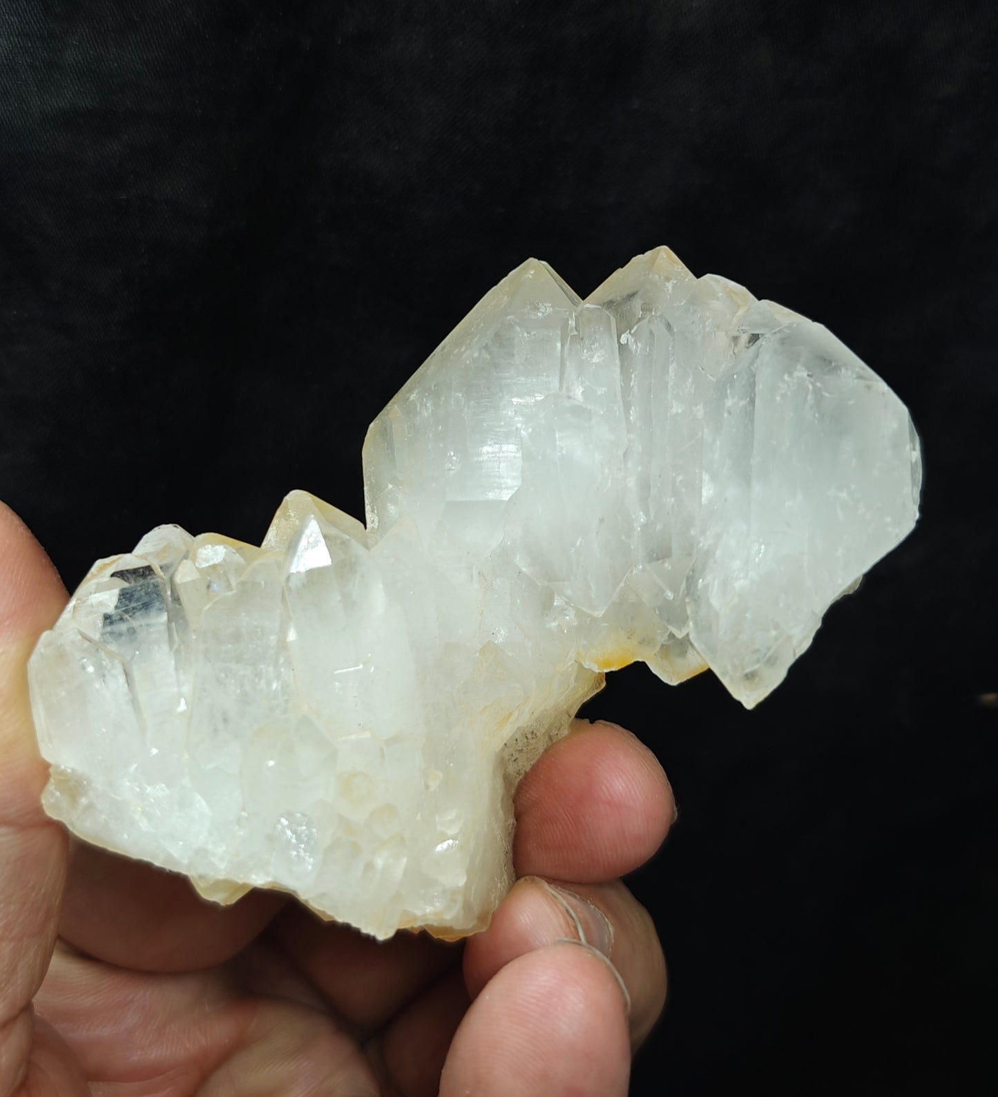 Quartz crystals cluster specimen 130 grams
