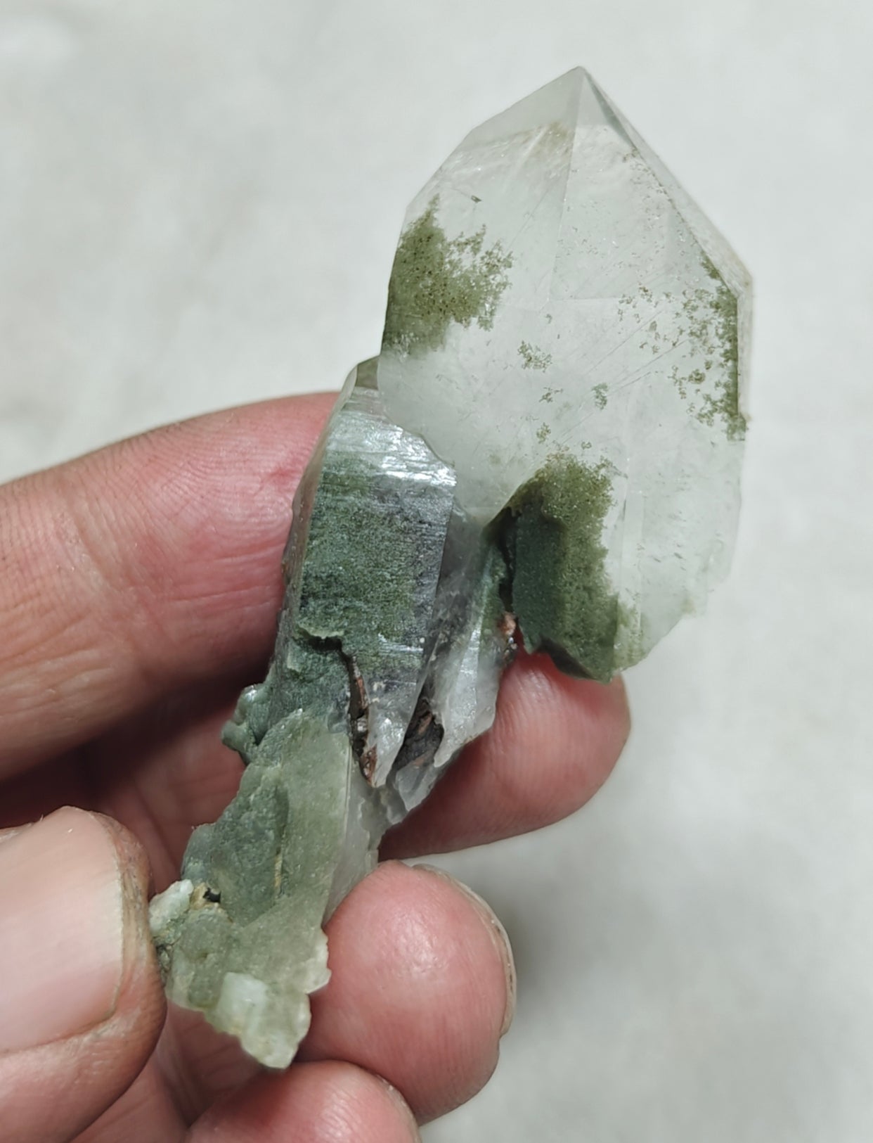 Chlorite quartz with small brookite 41 grams