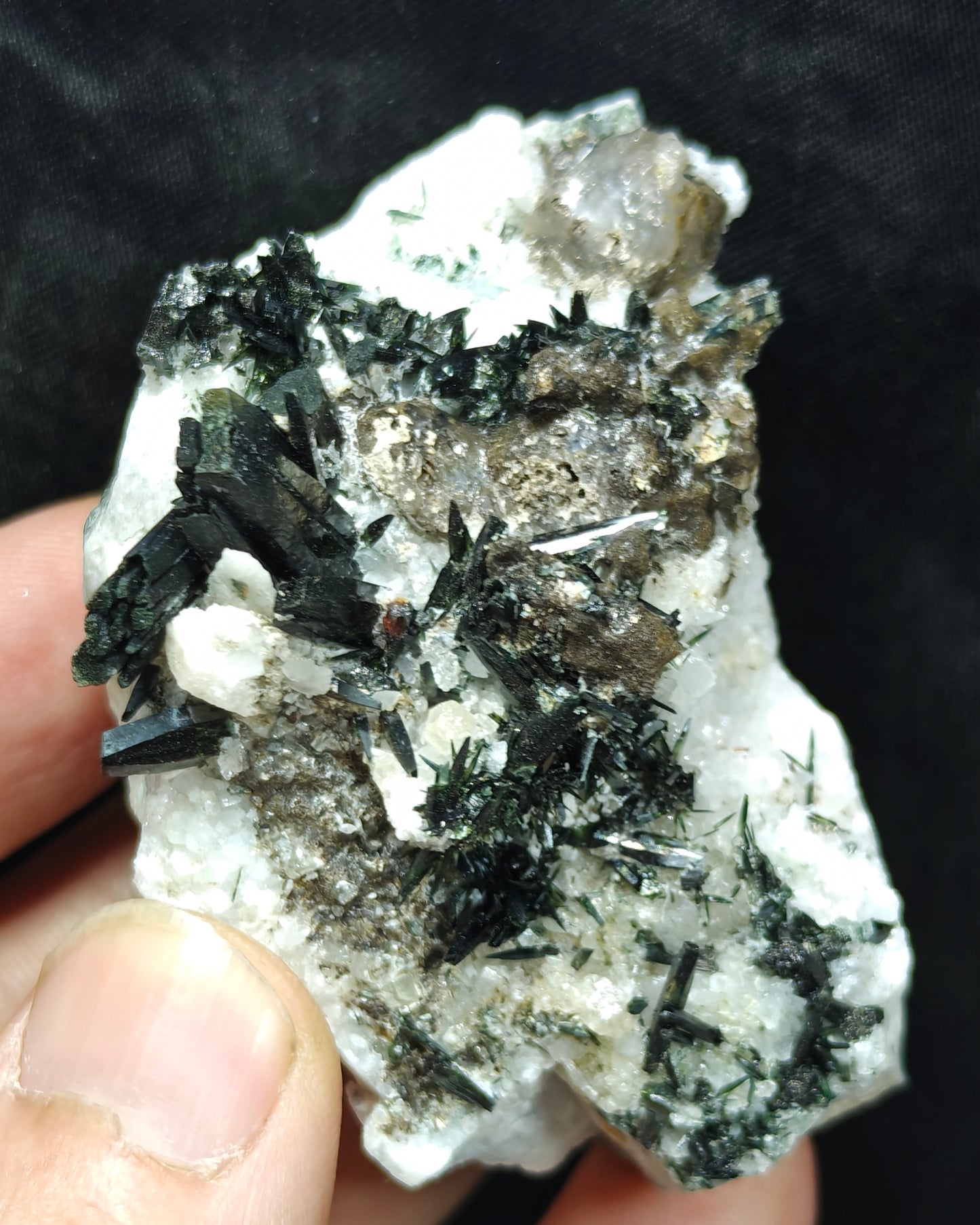 Single beautiful aesthetic aegirine crystals specimen 175 grams
