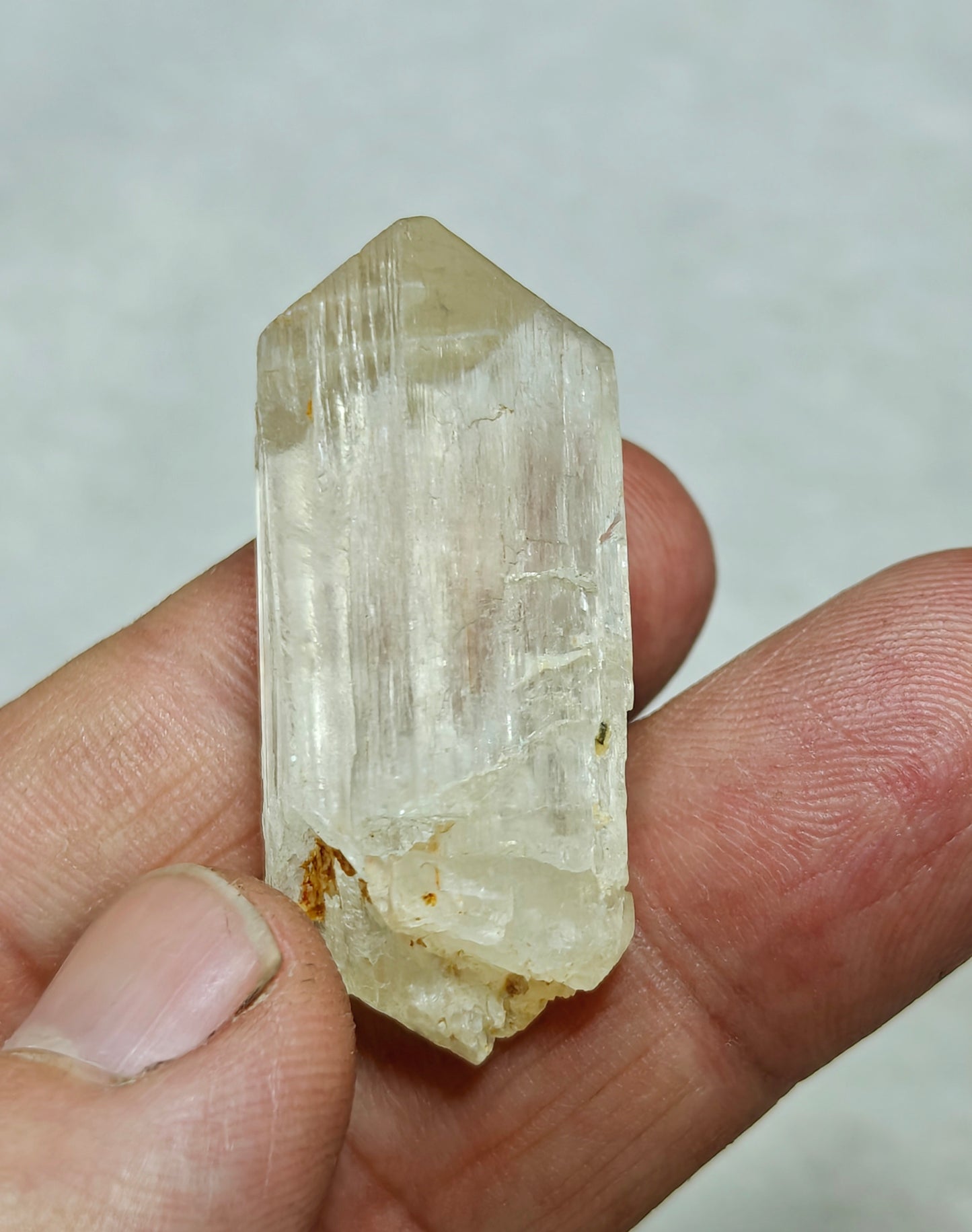 Natural spodumene crystal 17 grams