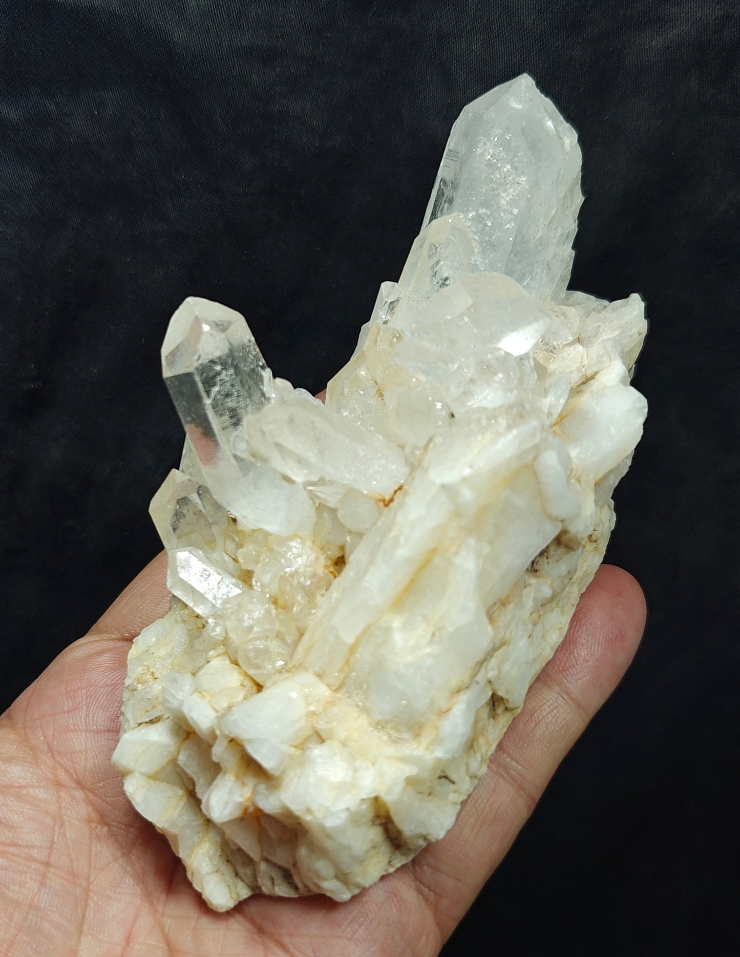 Natural Terminated quartz Crystals cluster 394 grams